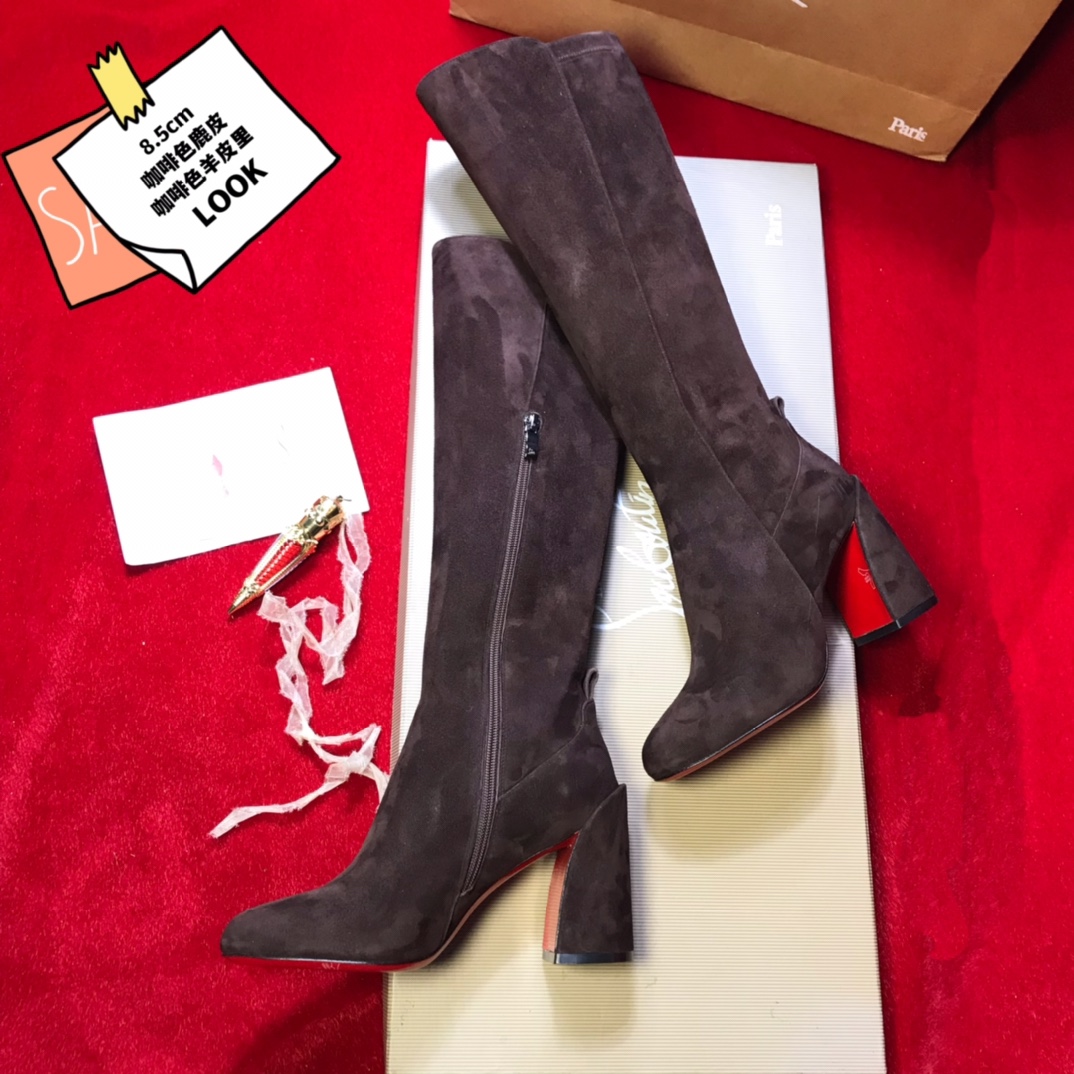 NO:100365,High-end customized autumn and winter boot series!  H8.5Cm, size 35-42. Private mold trademark zipper, 1180319-011. Coffee deer leather, coffee sheepskin. Three leather materials are only one pair, 16-inch boots. Official website synchronization Standard European code Reference:319-011 Color:coffee/coffee Material:veau velours Lining:goat leather Heel height:8.5Cm Sole:leather sole Size:EUR 35-42 (US 4-11):1180, off white,christian louboutin, boots, sheepskin19860909高端订制 秋冬靴系列！ H8.5Cm,尺码35-42码.私模商标拉链,1180319－011.咖啡色鹿皮,咖啡色羊皮里.三张皮料只开一对,16寸长靴.官网同步 标准欧码 Reference:319－011 Color:coffee/coffee Material:veau velours Lining:goat leather Heel heigh:8.5Cm Sole:leather sole Size:EUR 35－42（US 4一11) :1180,,off white,christian louboutin,boots,sheepskin,Women's Shoes