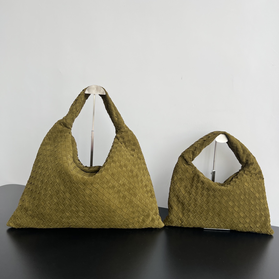 Bottega Veneta Its very aura on the back