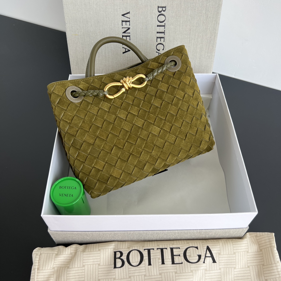 Bottega Veneta suede/olive oil green