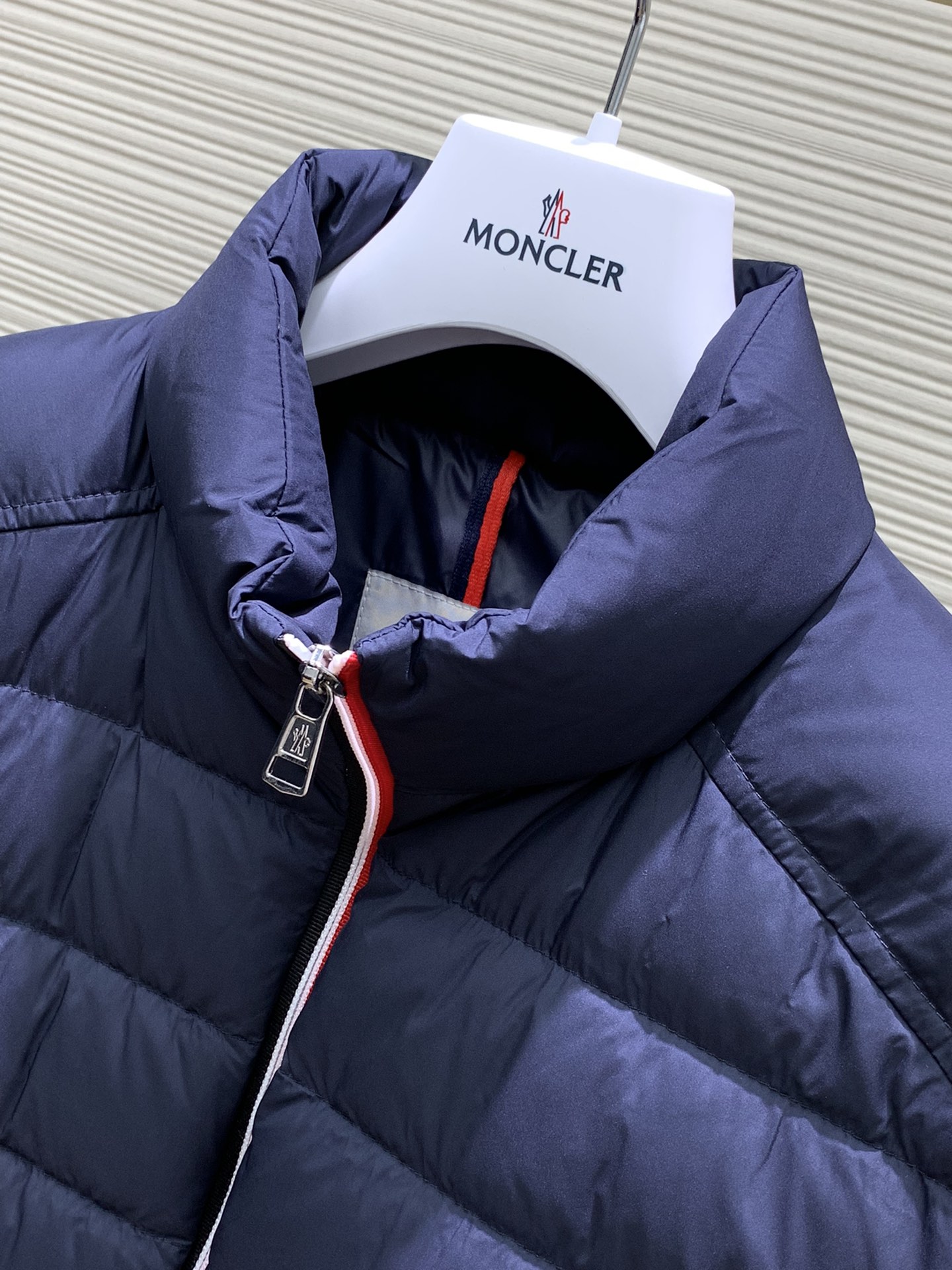 Moncler蒙口2024冬季最新品专柜同步有售原单狠货时尚休闲羽绒马甲上身舒适！吸睛而有亮点采用进口原