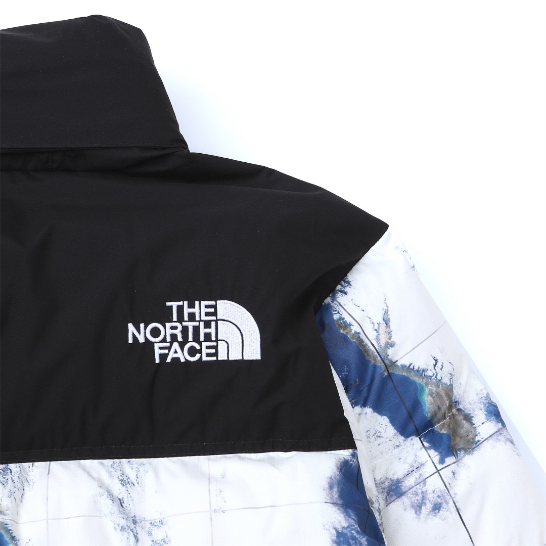 北面/The North Face 地球印花羽绒服 刺绣采用进口田岛绣花 万针刺绣