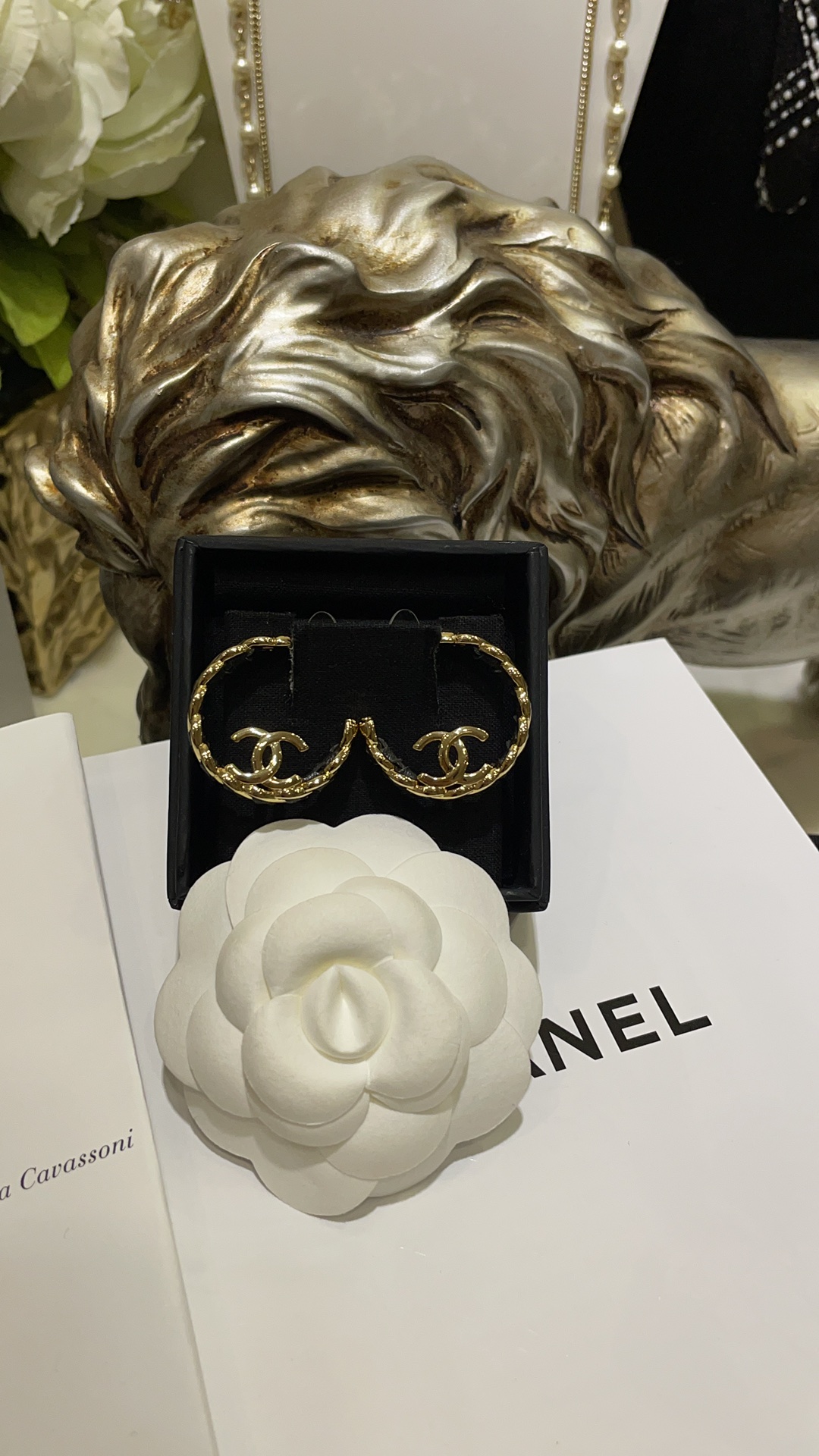 NO:647391,88180, Earrings arrived today. 24K new style leather chain hoop golden double C earrings. Spiral leather chain hoops are decorated with golden double Cs. Full of retro and high-end feeling. Recommended index five stars. Exclusively purchased from yb development. Brass material. Lambskin, earrings, sheepskin, Cartier high-end jewelry.1986090988180,今日到货耳环 24K新款皮穿链圆环金色双C耳环 螺旋纹皮穿链耳圈内点缀金色双C 复古高级感满满 推荐指数五颗星 独家购入yb开发 黄铜材质 小羊皮,,earrings,sheepskin,卡迪亚高端饰品,Jewelry