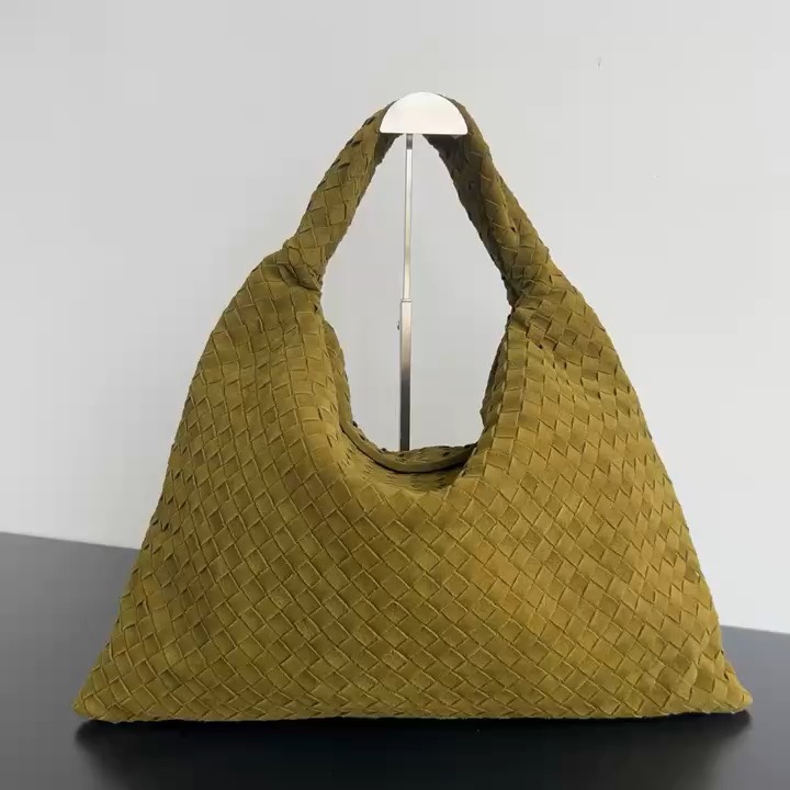 Bottega Veneta Being quietly healed by olive green
