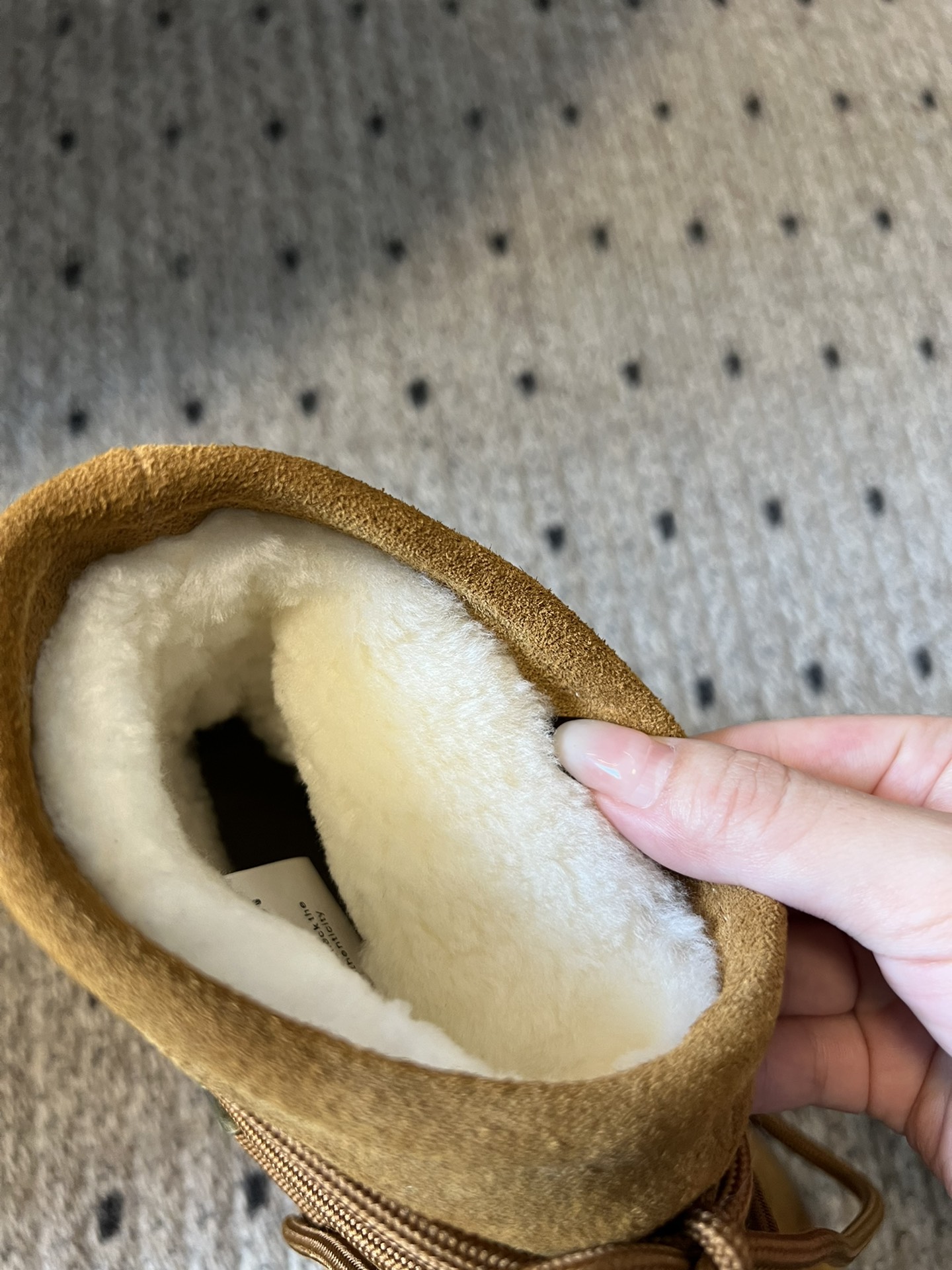 代购级别 MOON BOOT LUNA系列 24秋冬季新款 雪地靴 一双不分左右脚的鞋！超有特点！软软糯