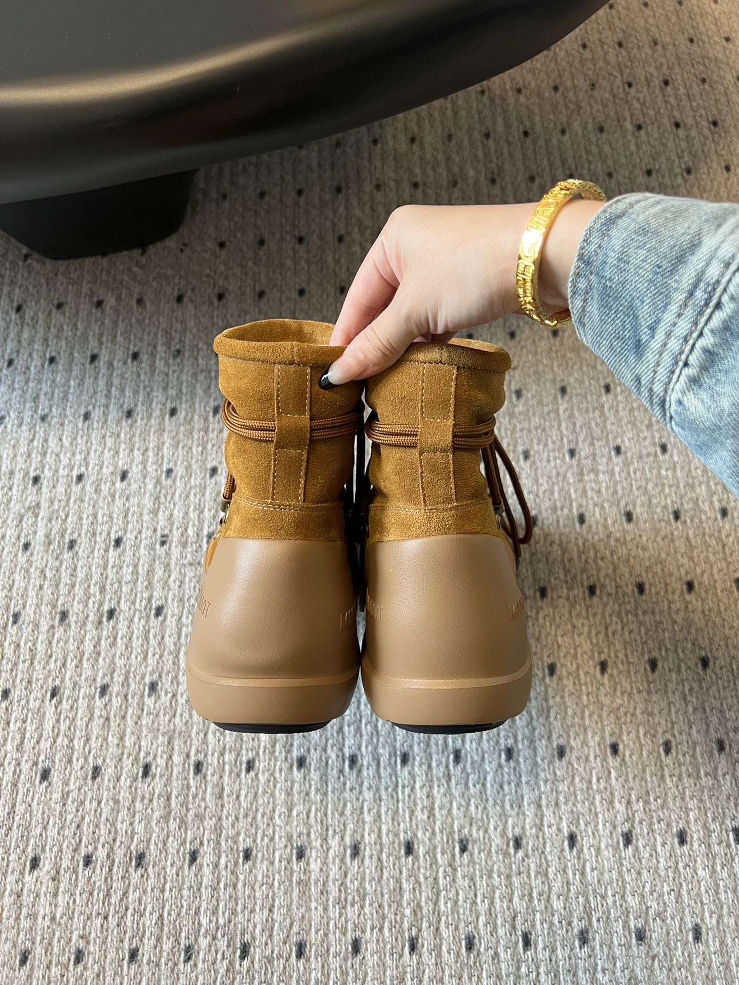 代购级别 MOON BOOT LUNA系列 24秋冬季新款 雪地靴 一双不分左右脚的鞋！超有特点！软软糯