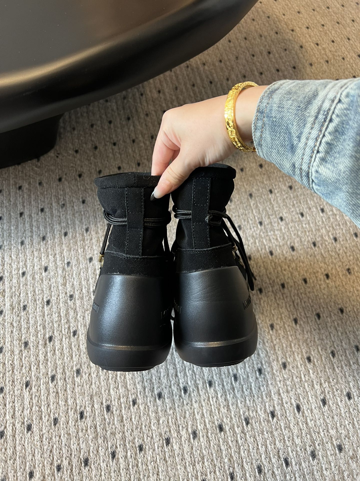 代购级别 MOON BOOT LUNA系列 24秋冬季新款 雪地靴 一双不分左右脚的鞋！超有特点！软软糯