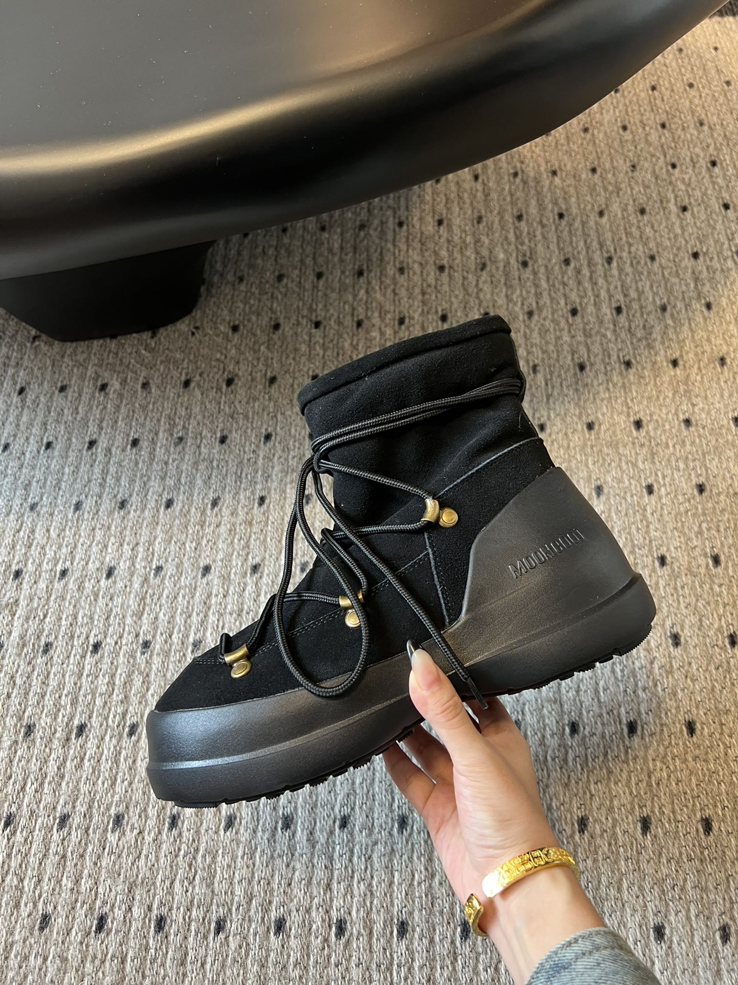 代购级别 MOON BOOT LUNA系列 24秋冬季新款 雪地靴 一双不分左右脚的鞋！超有特点！软软糯