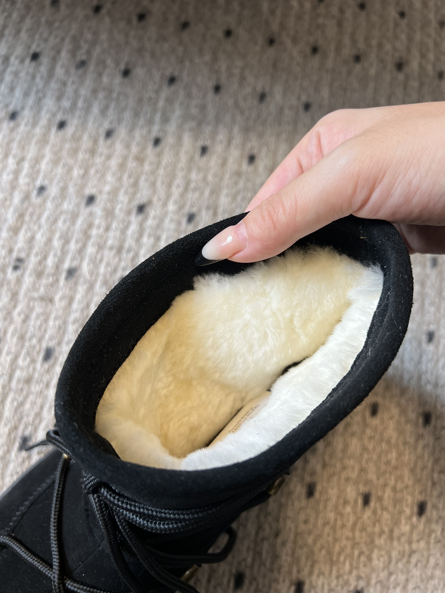 代购级别 MOON BOOT LUNA系列 24秋冬季新款 雪地靴 一双不分左右脚的鞋！超有特点！软软糯