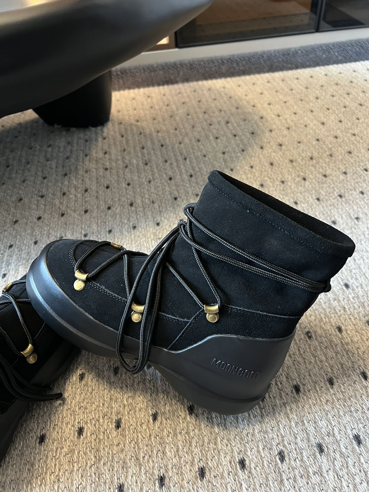 代购级别 MOON BOOT LUNA系列 24秋冬季新款 雪地靴 一双不分左右脚的鞋！超有特点！软软糯