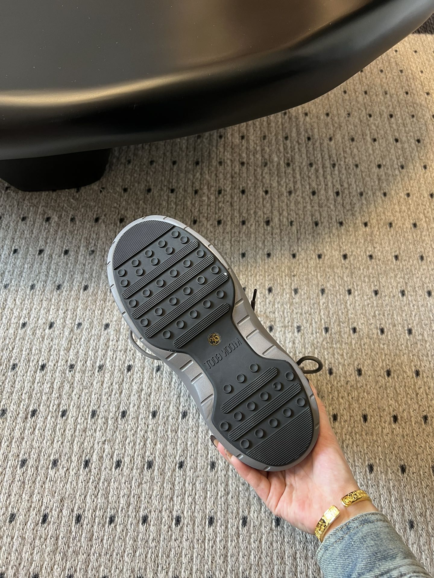 代购级别 MOON BOOT LUNA系列 24秋冬季新款 雪地靴 一双不分左右脚的鞋！超有特点！软软糯