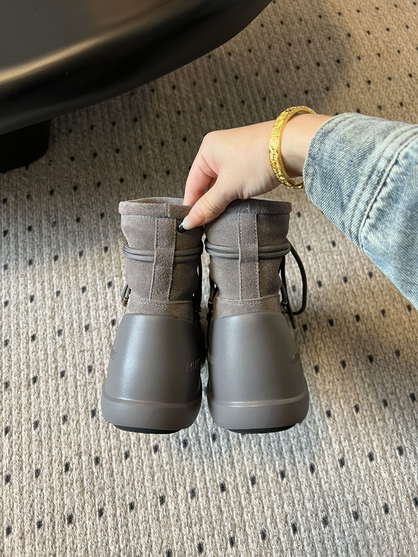 代购级别 MOON BOOT LUNA系列 24秋冬季新款 雪地靴 一双不分左右脚的鞋！超有特点！软软糯