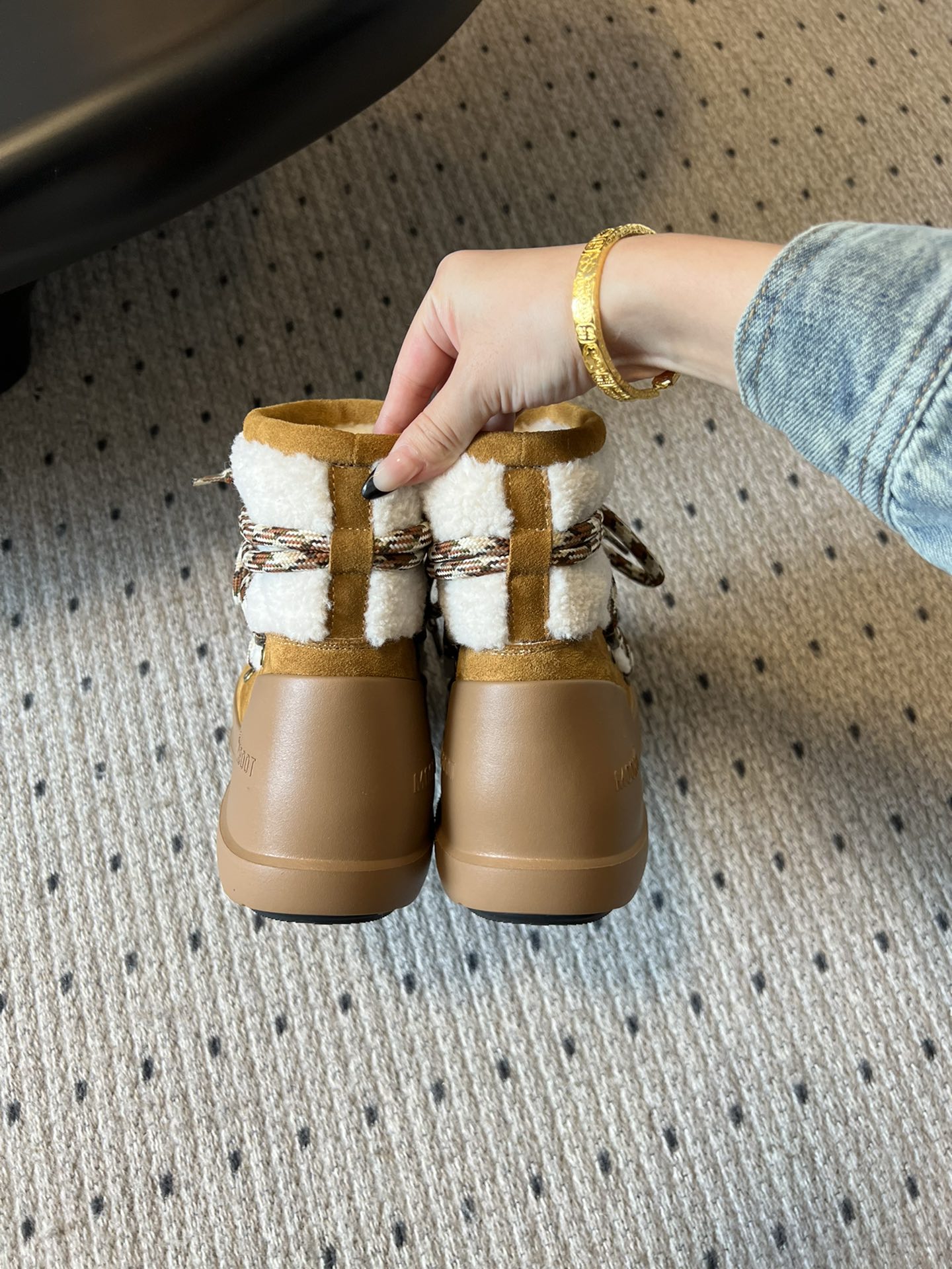 代购级别 MOON BOOT LUNA系列 24秋冬季新款 雪地靴 一双不分左右脚的鞋！超有特点！软软糯