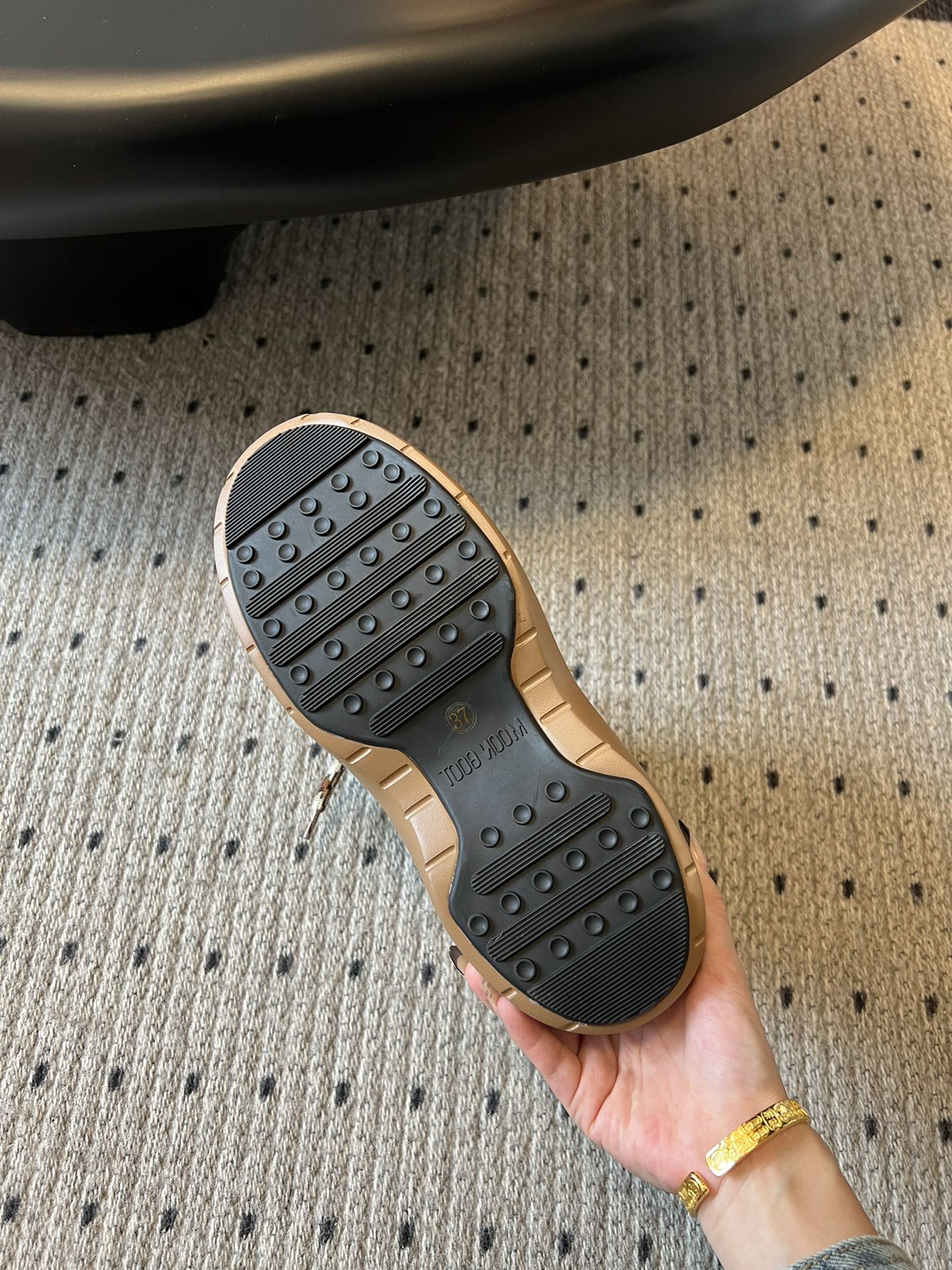 代购级别 MOON BOOT LUNA系列 24秋冬季新款 雪地靴 一双不分左右脚的鞋！超有特点！软软糯