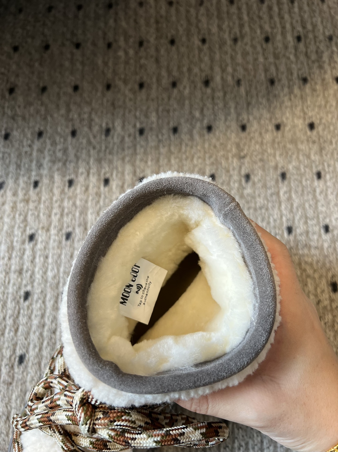 代购级别 MOON BOOT LUNA系列 24秋冬季新款 雪地靴 一双不分左右脚的鞋！超有特点！软软糯