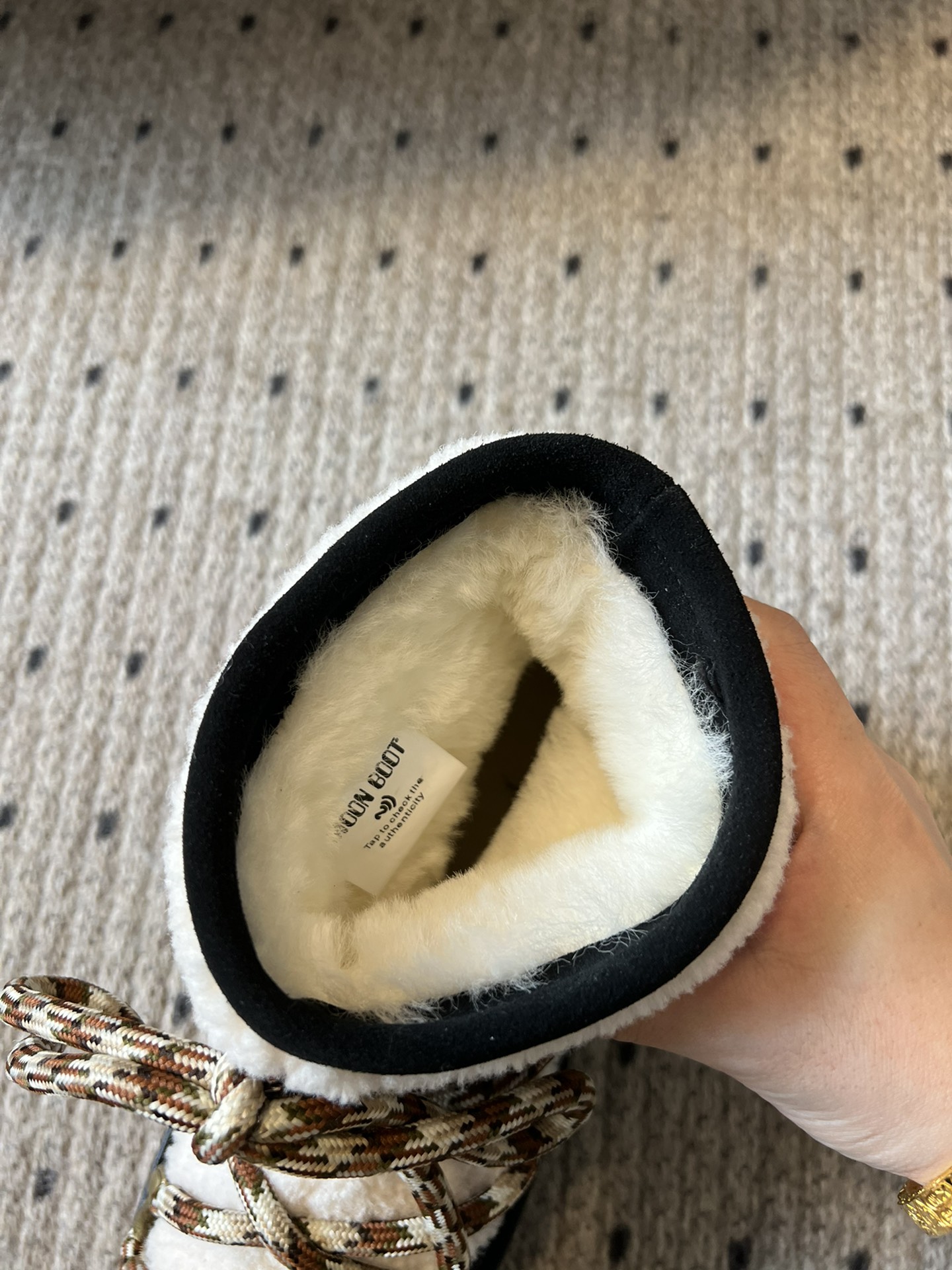 代购级别 MOON BOOT LUNA系列 24秋冬季新款 雪地靴 一双不分左右脚的鞋！超有特点！软软糯