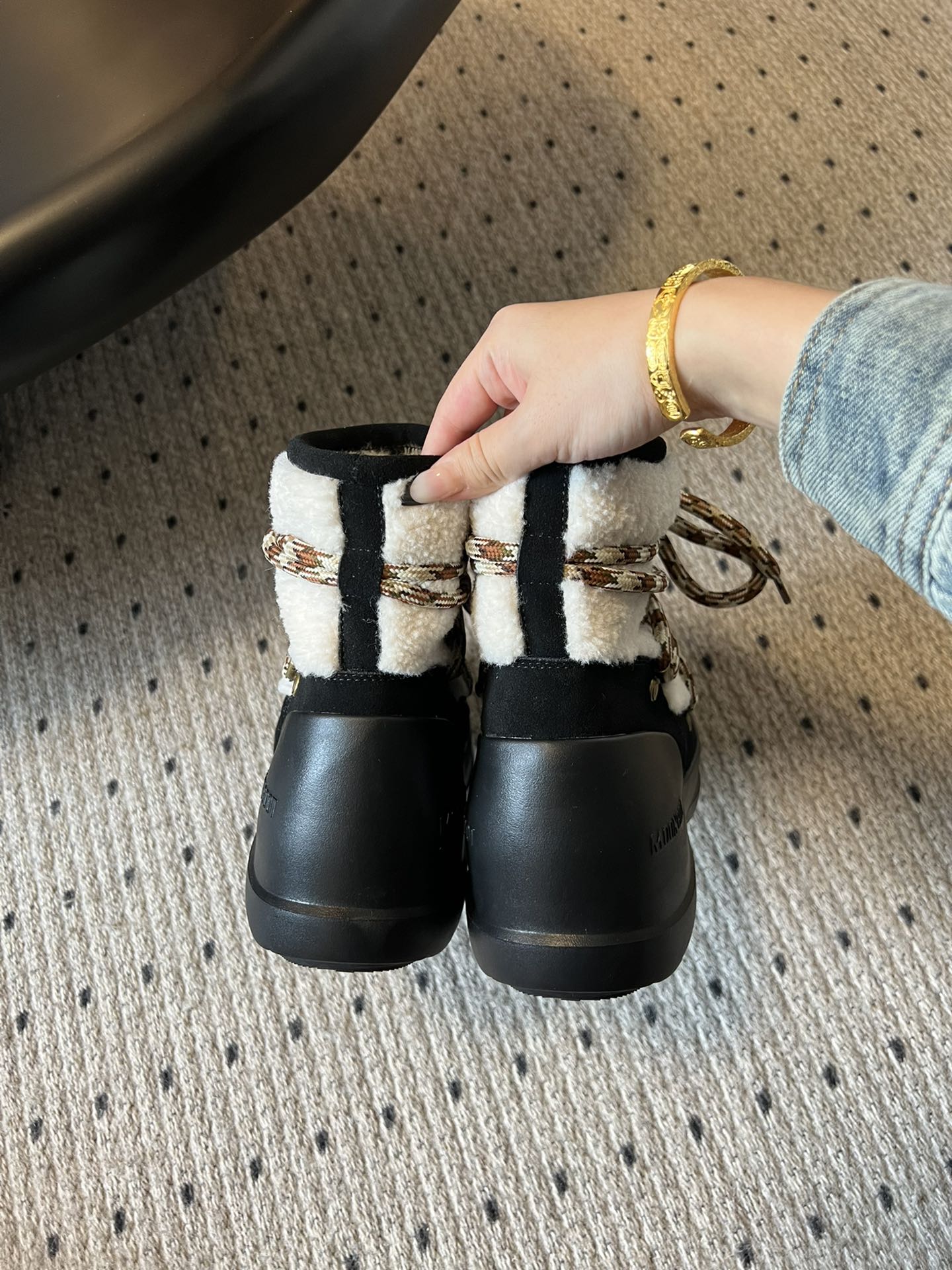 代购级别 MOON BOOT LUNA系列 24秋冬季新款 雪地靴 一双不分左右脚的鞋！超有特点！软软糯