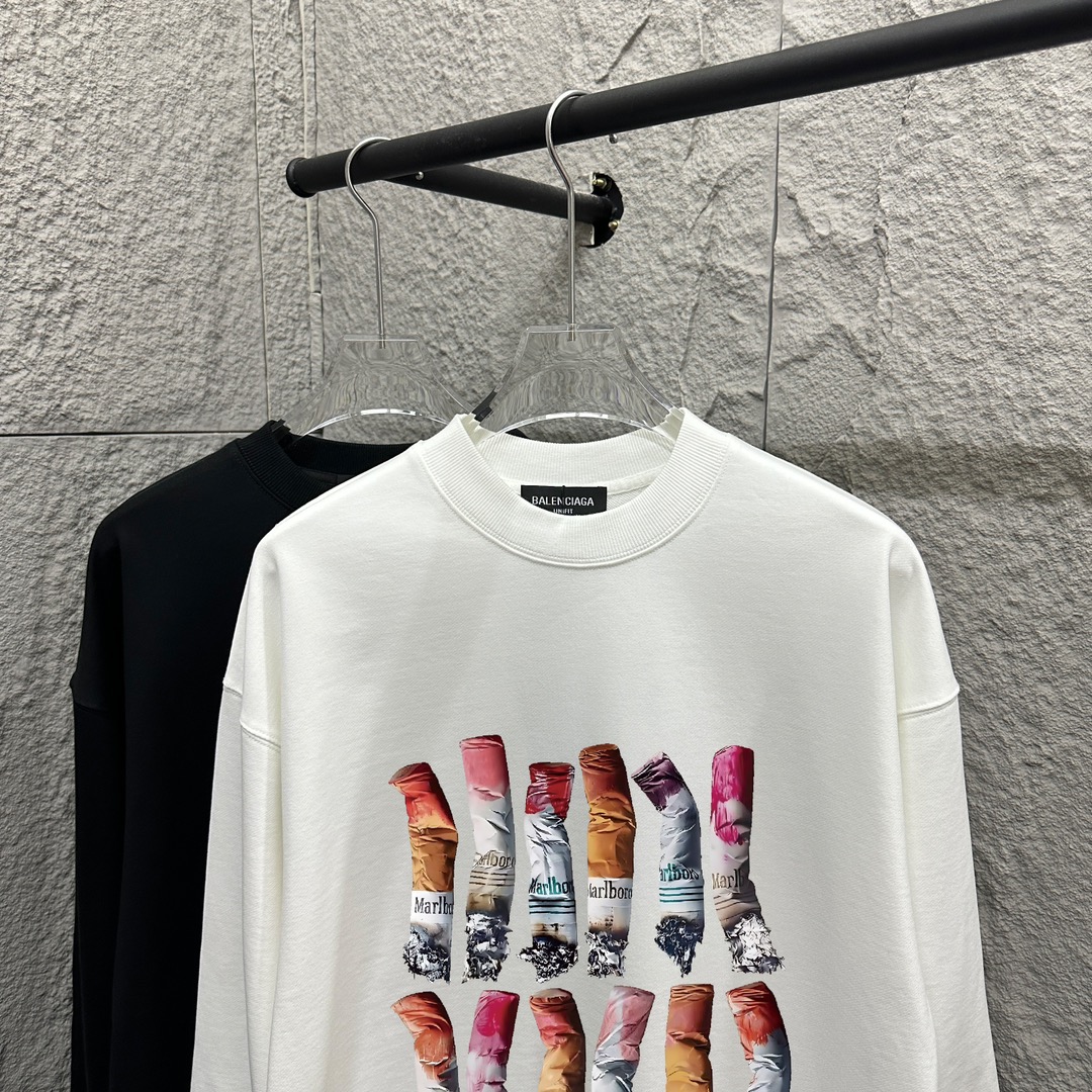 供货价:65💰新品卫衣发布会♻️纯棉毛圈设计,300克足重量,贸易出口货,原包装吊牌（另有38💴华棉版本340克推荐入手）可以随意来图订制 支持一件代发 批发 等  
克罗心 经典款全棉加厚320g休闲圆领套头卫衣
全套包装 高品质
卫衣采用320g多支纱线纺织工艺 手感厚实
全棉面料 透气舒适 顶级质感
颜色：图示颜色
尺码：M L XL
 胸围 肩宽 袖长 衣长
M 62 63.5 53 70
L 64 65.5 54.5 72
XL 66 67.5 56 74
尺码 建议身高 建议体重
M 160cm-170cm 50kg-65kg
L 170cm-180cm 65k g-85kg
XL 180cm-195cm 85kg-115kg