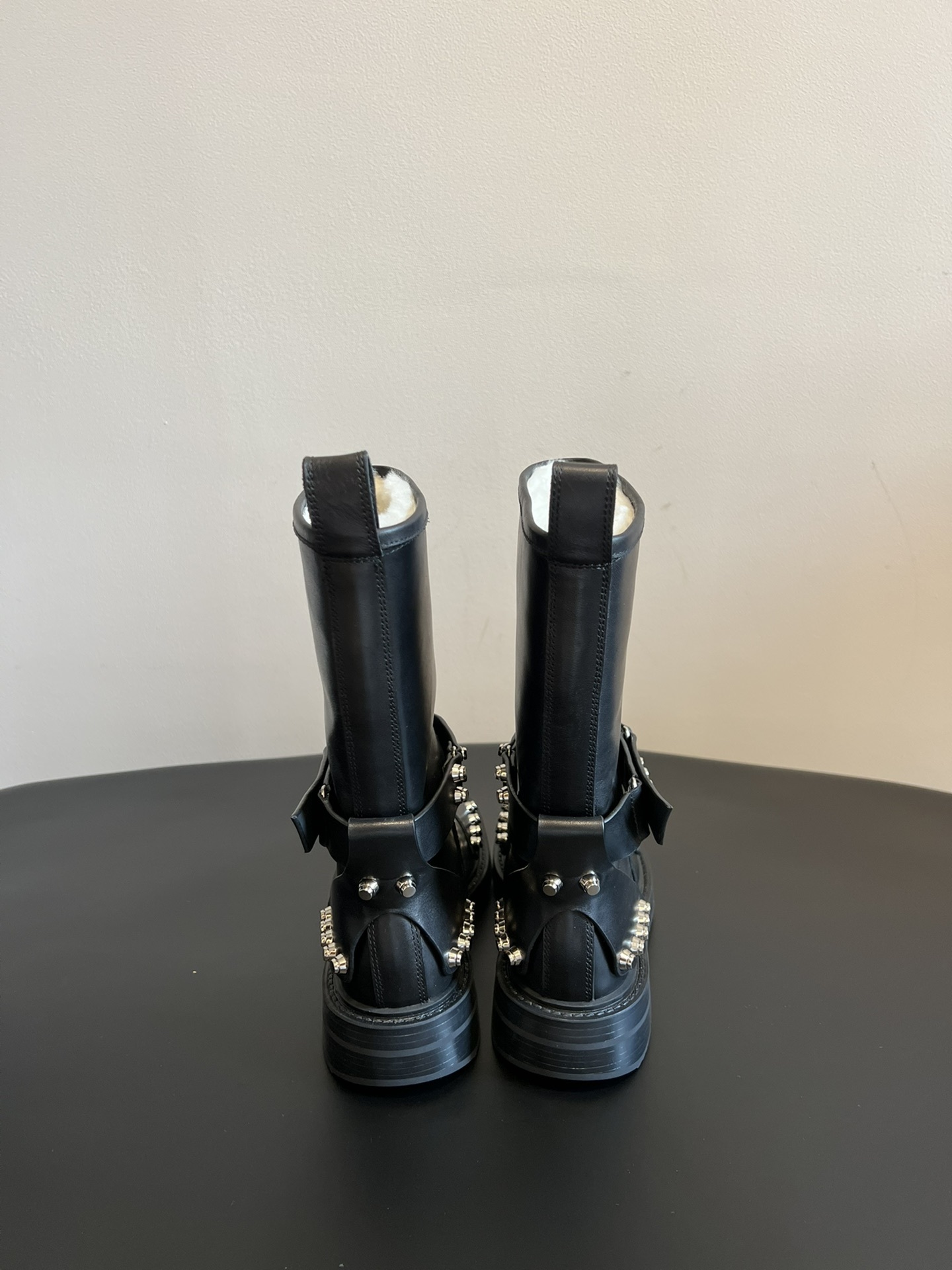AlexanderWang AW大王铆钉皮革扣靴马丁靴 亚历山大王最新元素牛筋底 复古重工金属风,女生冬
