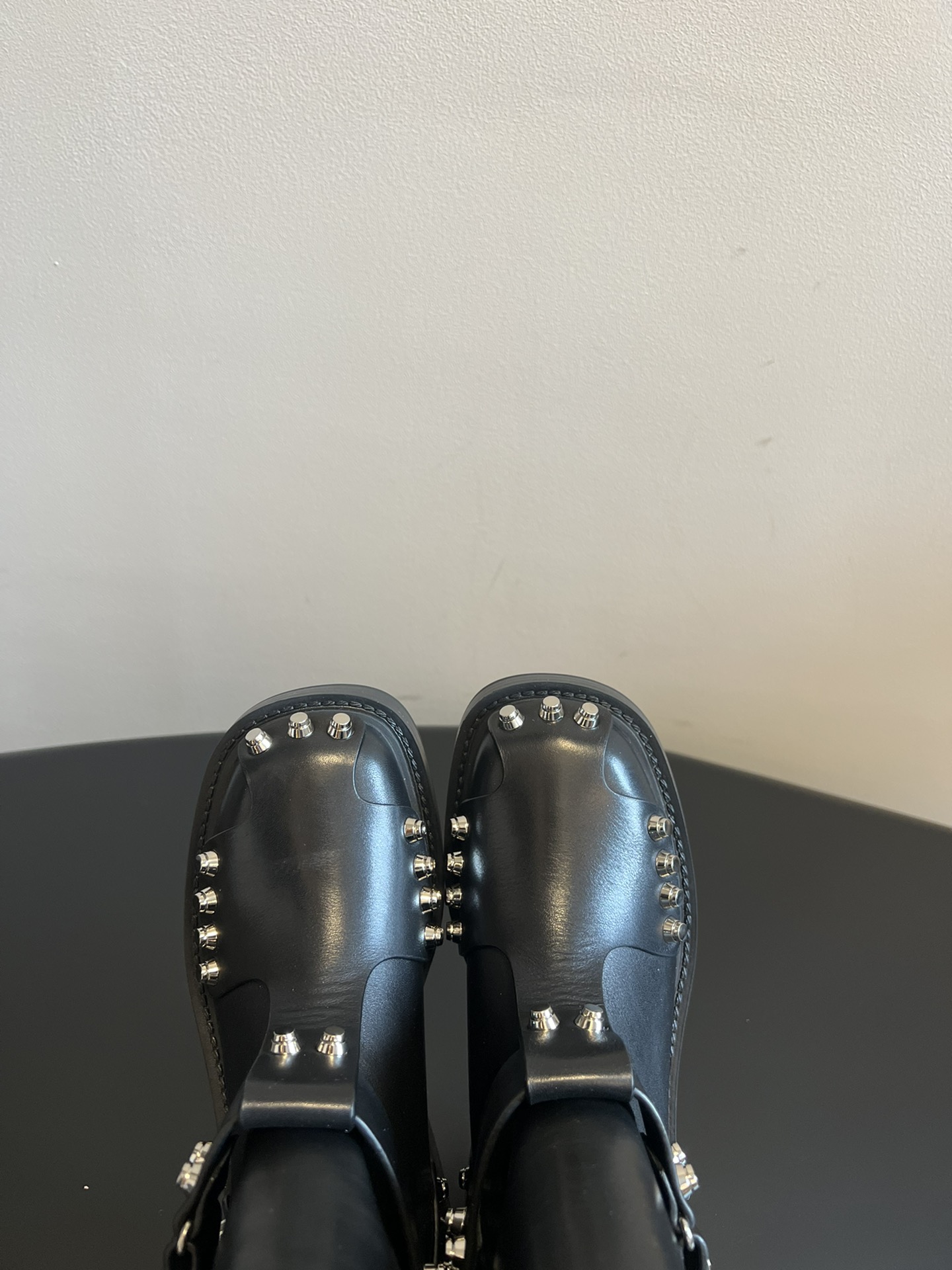 AlexanderWang AW大王铆钉皮革扣靴马丁靴 亚历山大王最新元素牛筋底 复古重工金属风，女生冬