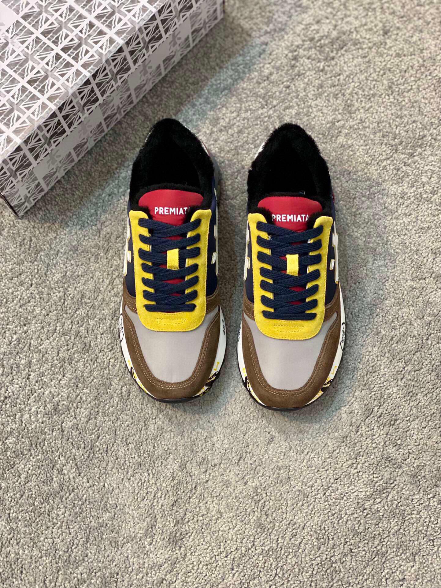 NO:219522,Brand PREMIATA Color Original Color Number 38-44 Customized 45 Price Material Pula Miada Men's Sports Series Italian Shoe Brand. Create a casual and fashionable sports shoes upper with cowhide spliced ​​nylon fabric, warm and comfortable Wool Inner Wool Flooring, original ultra-light sole, Pula Miada, prada, sneakers, cowhide19860909品牌PREMIATA 颜色原版配色 码数38-44定做45 价格 材质普拉·米亚达 男士运动系列 意大利鞋履品牌.打造出一款休闲 时尚运动鞋鞋面采用牛皮拼接尼龙面料、保暖舒适 羊毛 内里 羊毛 垫脚、原版超轻大底,普拉·米亚达,prada,sneakers,cowhide,Men's shoes