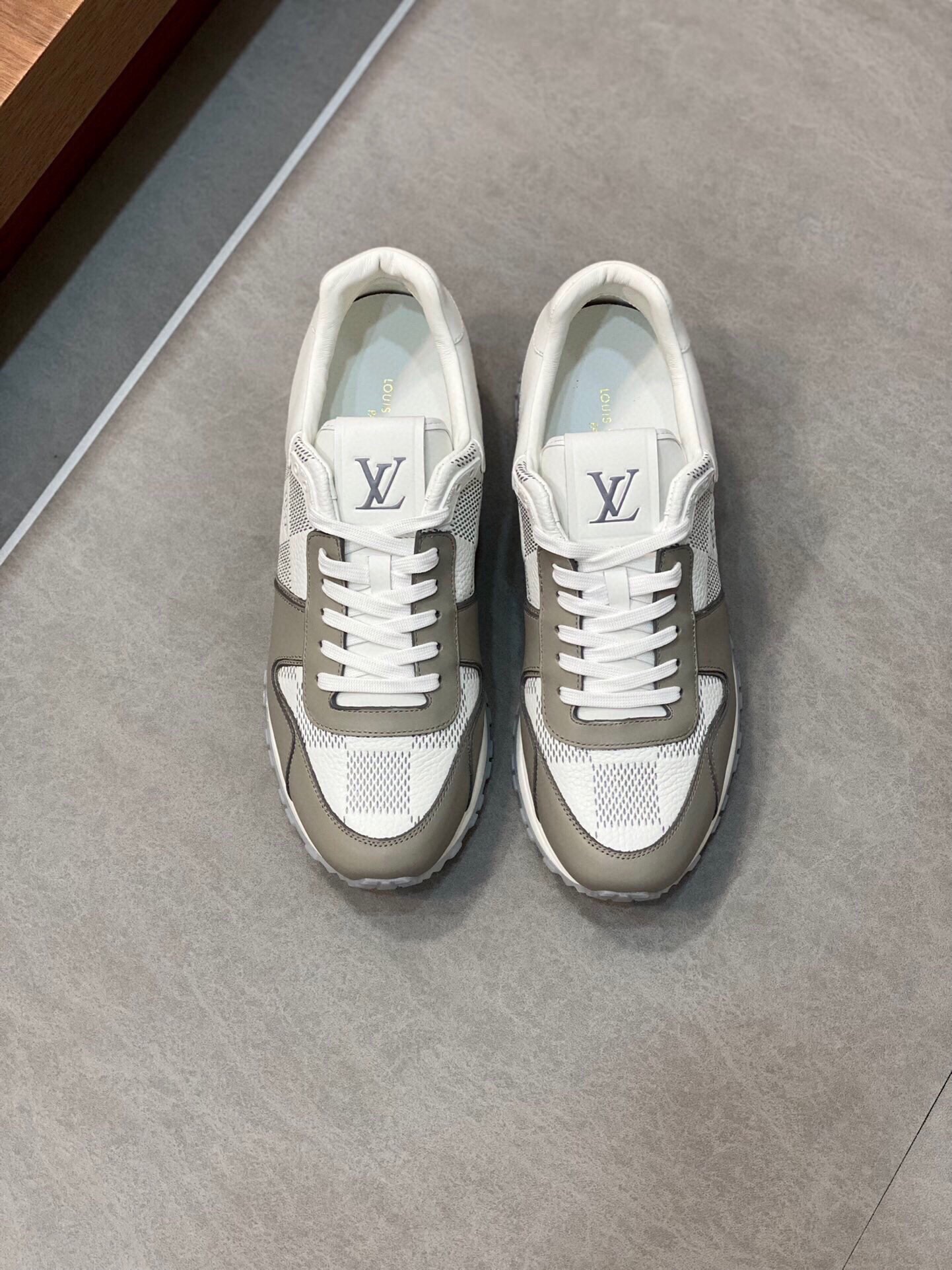 NO:217672,Brand LOUIS VUITTON original color matching code number 39-44 customized 38.45 price Material new Louis Vuitton casual shoes!  Original single-quality Labon craft upper is made of soft cowhide, cowhide inner cowhide, fashionable cowhide footbed style, simple and atmospheric original outsole, Louis Vuitton, louis vuitton, louis vuitton, cowhide19860909品牌LOUIS VUITTON 颜色原版配色 码数39-44定做38.45 价格 材质路易威登新款 休闲鞋！原单品质拉邦工艺鞋面采用柔软牛皮拼接 牛皮内里 牛皮垫脚版型时尚 简单大气原版大底,路易威登,louis vuitton,louis vuitton,cowhide,Men's shoes