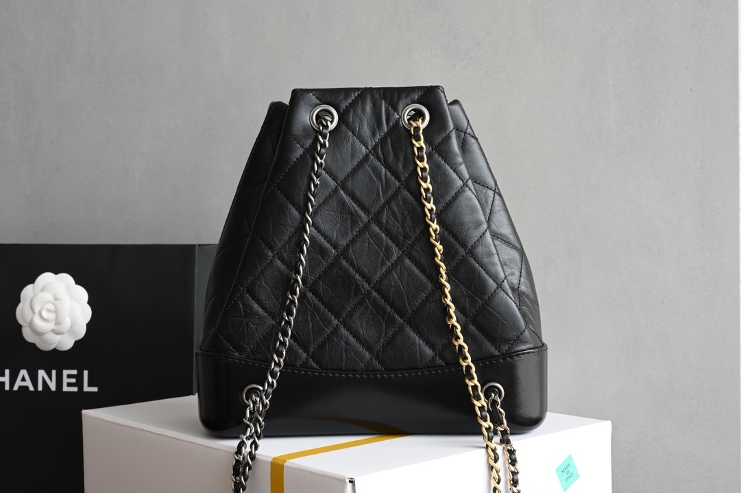 白金版▪️正品级 包装如图全新版本到货‼️ℂℋᎯℕℰℒ 𝑔𝑎𝑏𝑟𝑖𝑒𝑙𝑙𝑒经典流浪 双肩包 ✧ 黑专柜售