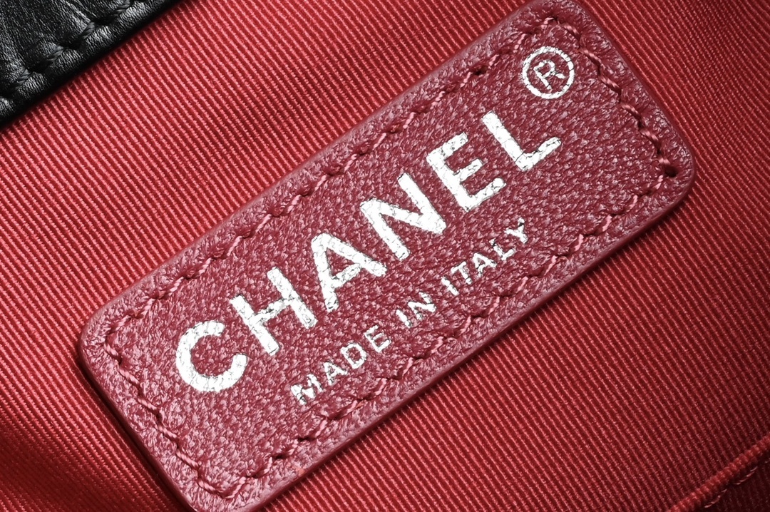 白金版▪️正品级 包装如图全新版本到货‼️ℂℋᎯℕℰℒ 𝑔𝑎𝑏𝑟𝑖𝑒𝑙𝑙𝑒经典流浪 双肩包 ✧ 黑专柜售