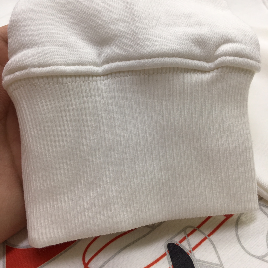  🆕新品卫衣🌹 【爱🐎士】 🆕
ss秋冬季时尚长袖卫衣 高端定制经典系列，时尚有型 📸经典圆领款式，简单
