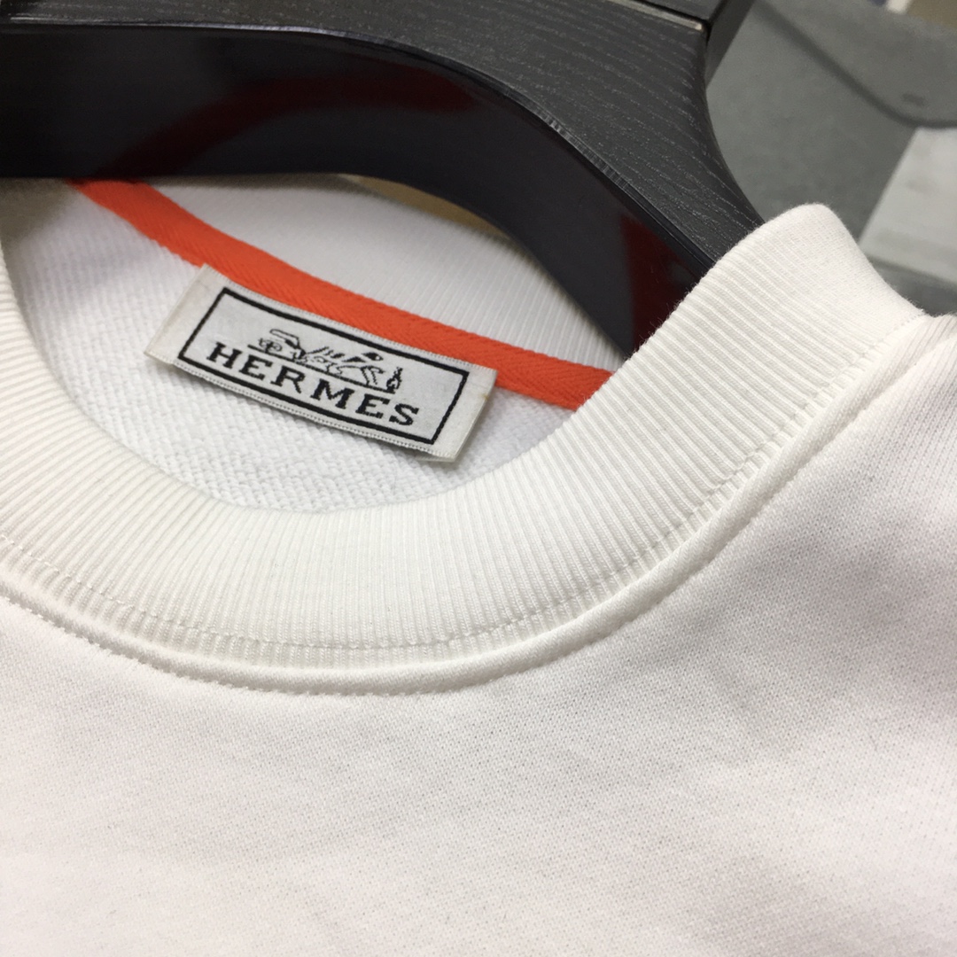  🆕新品卫衣🌹 【爱🐎士】 🆕
ss秋冬季时尚长袖卫衣 高端定制经典系列，时尚有型 📸经典圆领款式，简单