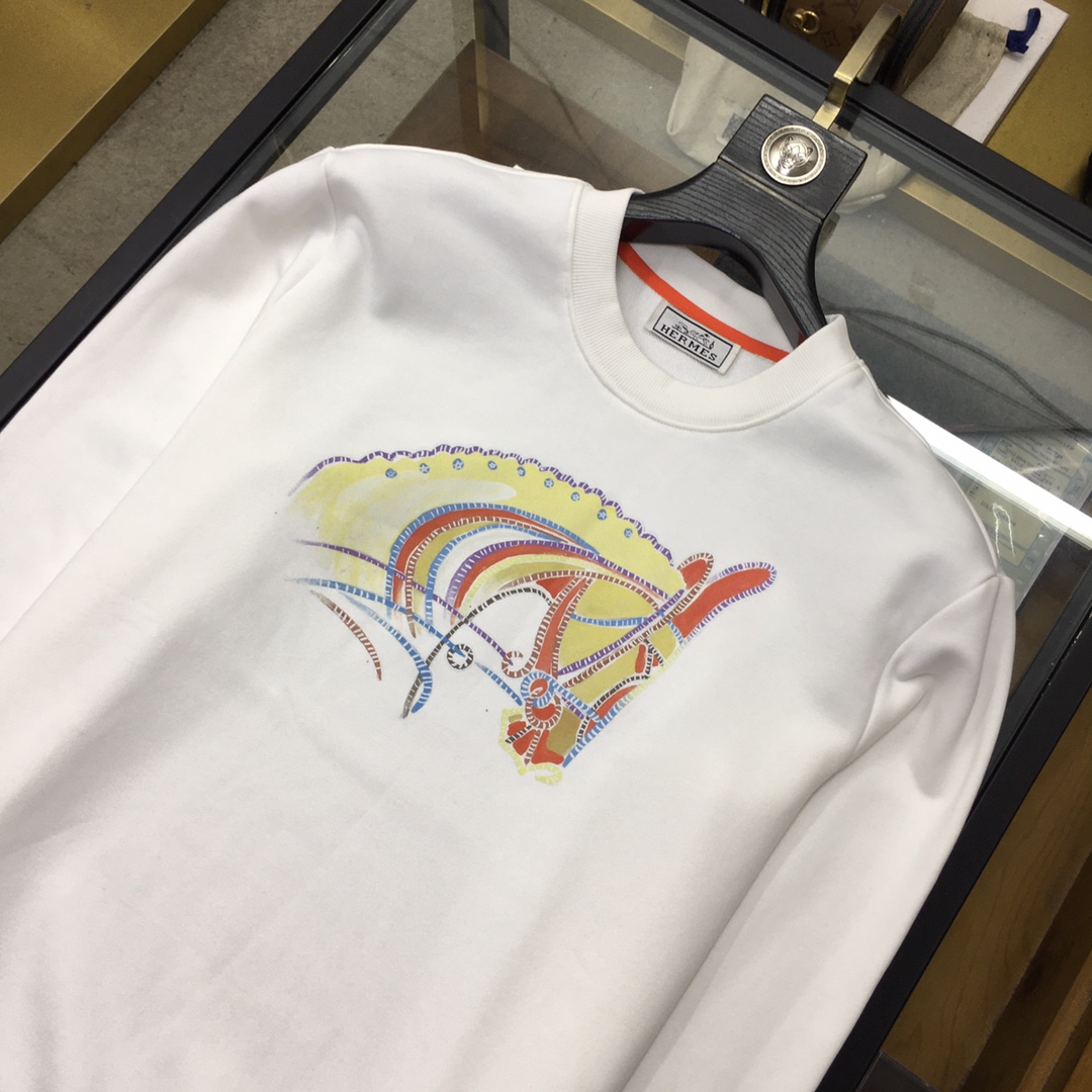  🆕新品卫衣🌹 【爱🐎士】 🆕
ss秋冬季时尚长袖卫衣 高端定制经典系列，时尚有型 📸经典圆领款式，简单