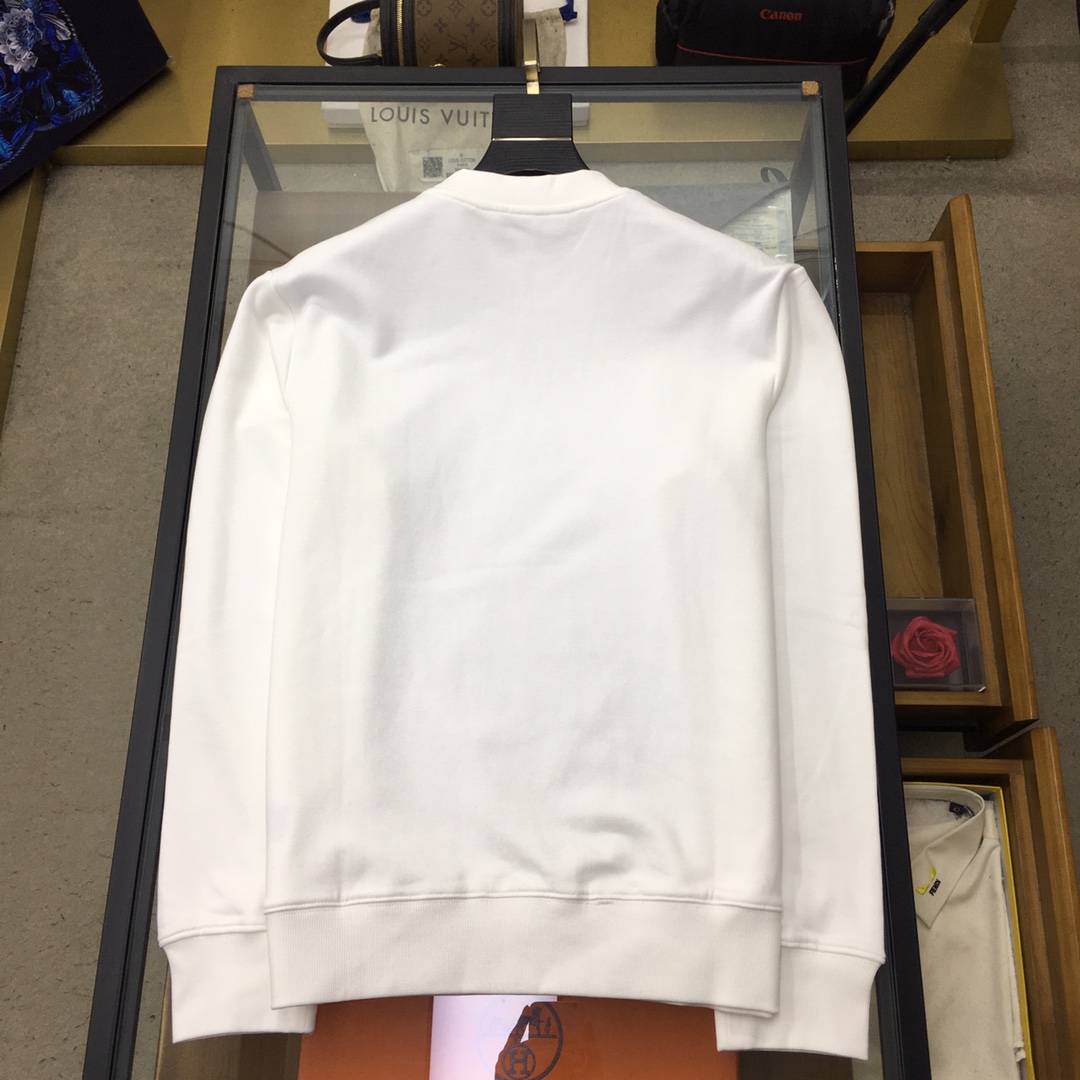  🆕新品卫衣🌹 【爱🐎士】 🆕
ss秋冬季时尚长袖卫衣 高端定制经典系列，时尚有型 📸经典圆领款式，简单