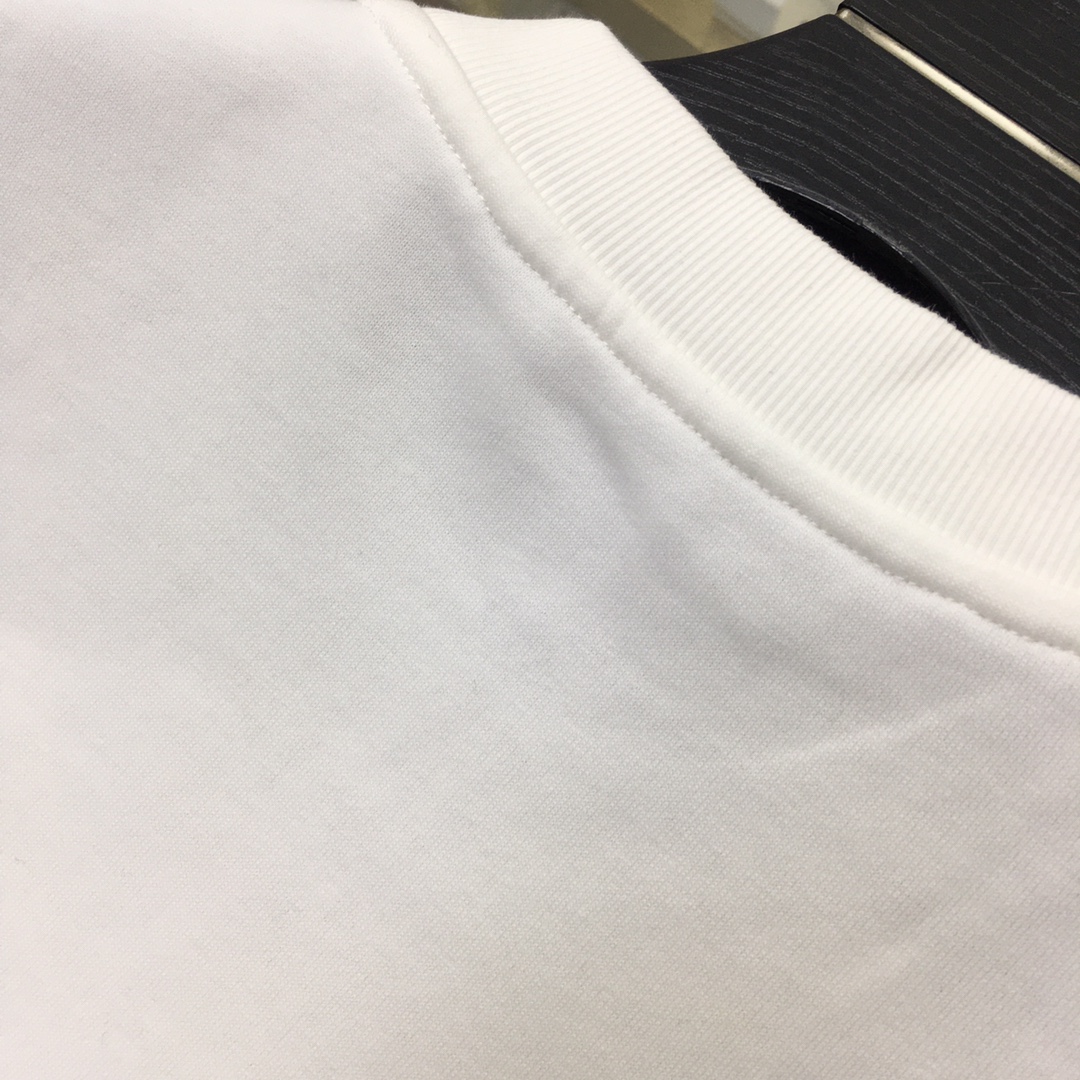  🆕新品卫衣🌹 【爱🐎士】 🆕
ss秋冬季时尚长袖卫衣 高端定制经典系列，时尚有型 📸经典圆领款式，简单