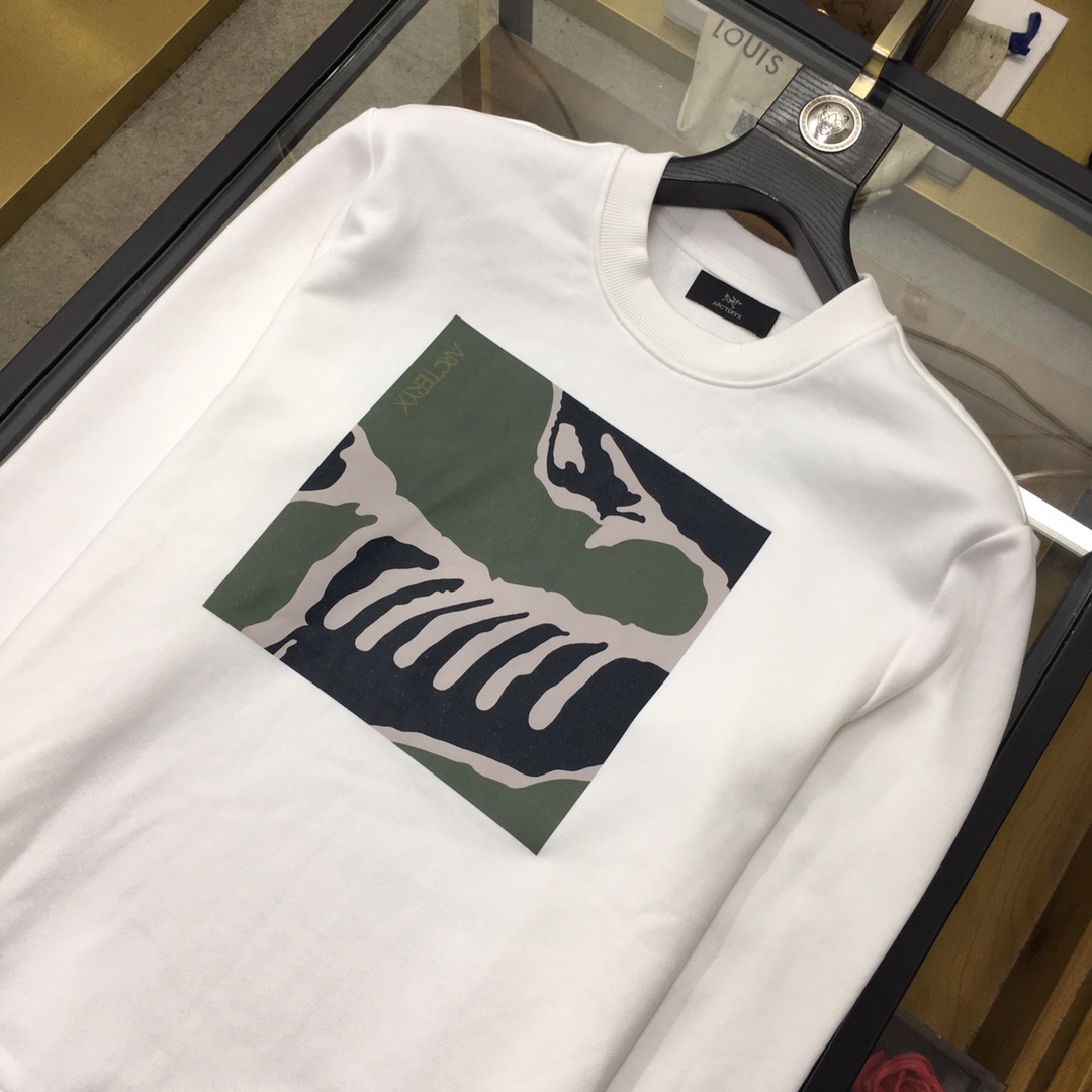  🆕新品卫衣🌹 【始祖🐦】 🆕
ss秋冬季时尚长袖卫衣 高端定制经典系列，时尚有型 📸经典圆领款式，简单
