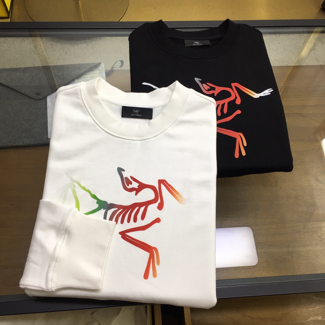  🆕新品卫衣🌹 【始祖🐦】 🆕
ss秋冬季时尚长袖卫衣 高端定制经典系列，时尚有型 📸经典圆领款式，简单