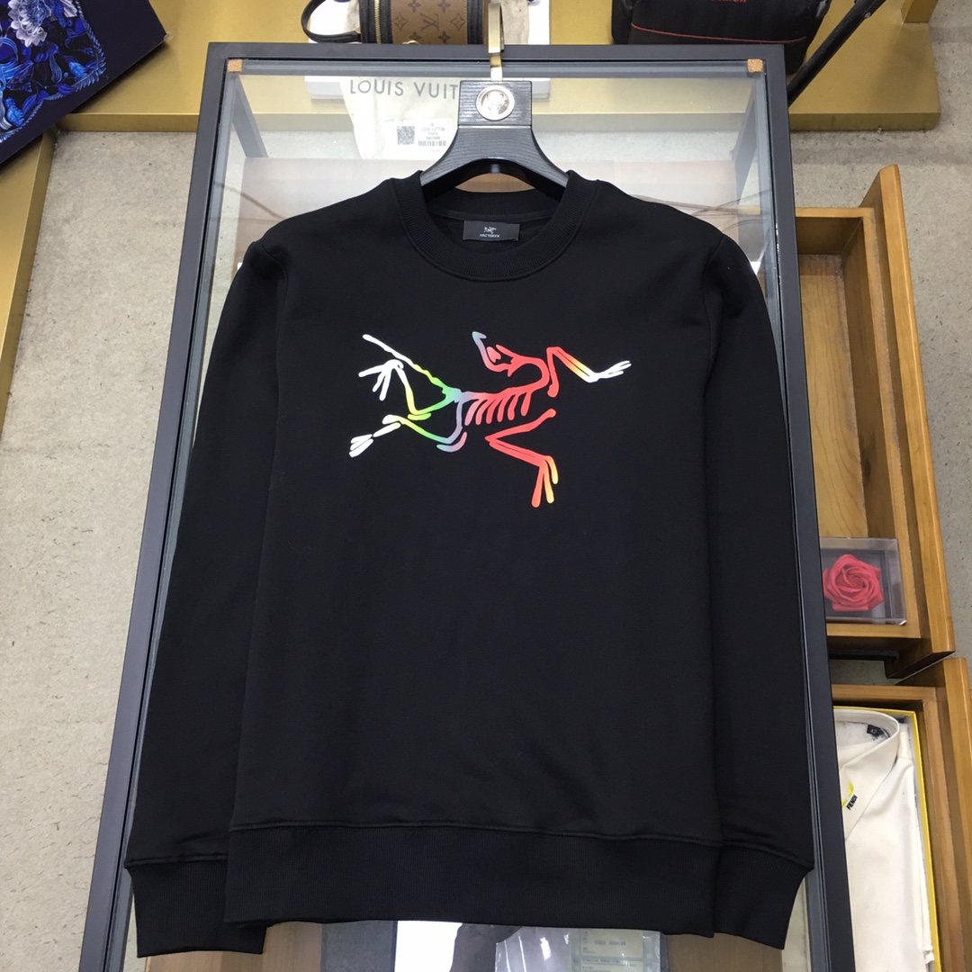  🆕新品卫衣🌹 【始祖🐦】 🆕
ss秋冬季时尚长袖卫衣 高端定制经典系列，时尚有型 📸经典圆领款式，简单