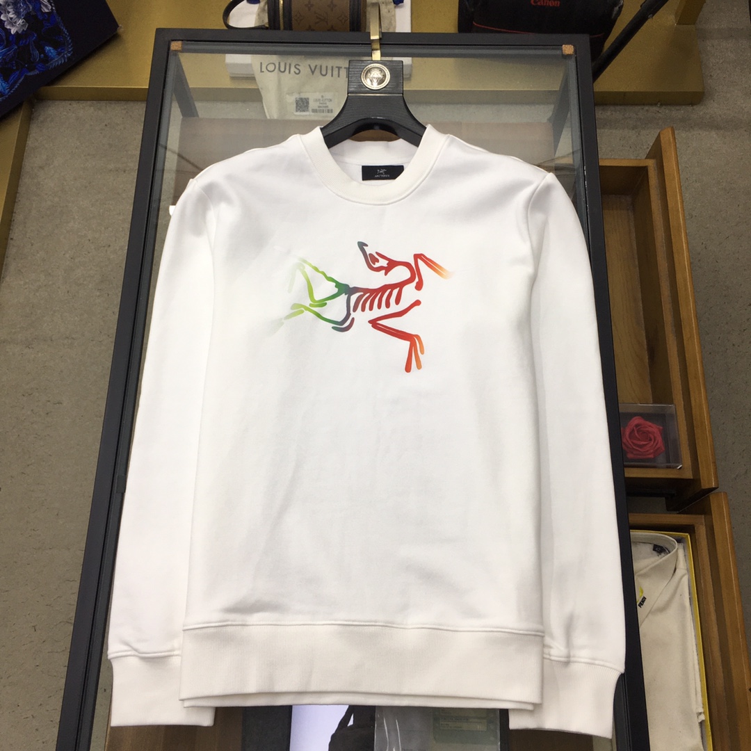  🆕新品卫衣🌹 【始祖🐦】 🆕
ss秋冬季时尚长袖卫衣 高端定制经典系列，时尚有型 📸经典圆领款式，简单