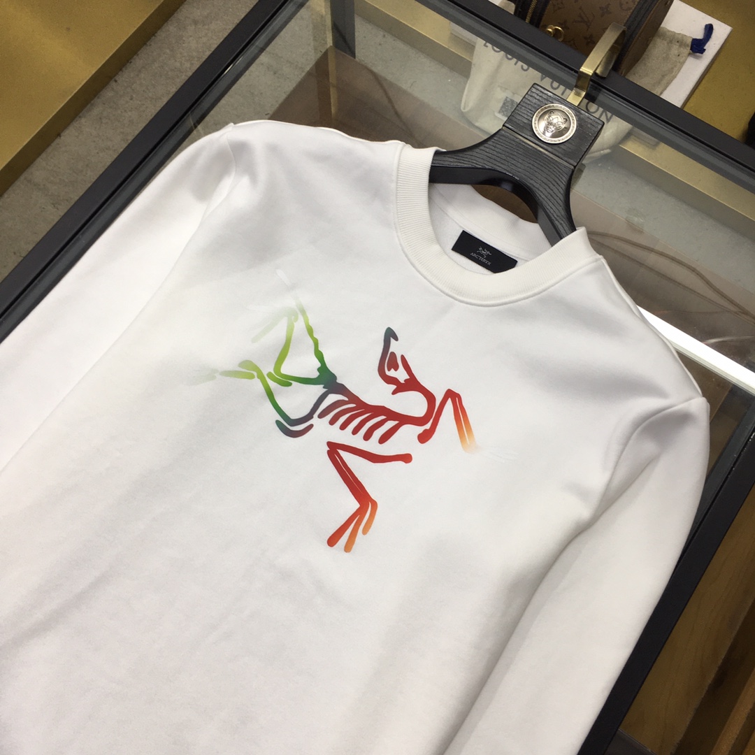  🆕新品卫衣🌹 【始祖🐦】 🆕
ss秋冬季时尚长袖卫衣 高端定制经典系列，时尚有型 📸经典圆领款式，简单
