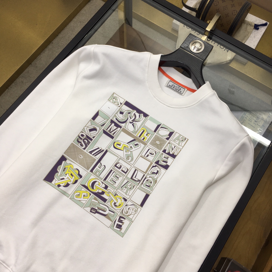  🆕新品卫衣🌹 【爱🐎士】 🆕
ss秋冬季时尚长袖卫衣 高端定制经典系列，时尚有型 📸经典圆领款式，简单