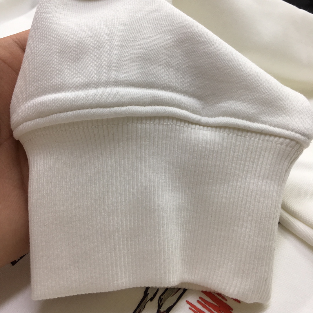 🆕新品卫衣🌹 【爱🐎士】 🆕
ss秋冬季时尚长袖卫衣 高端定制经典系列，时尚有型 📸经典圆领款式，简单