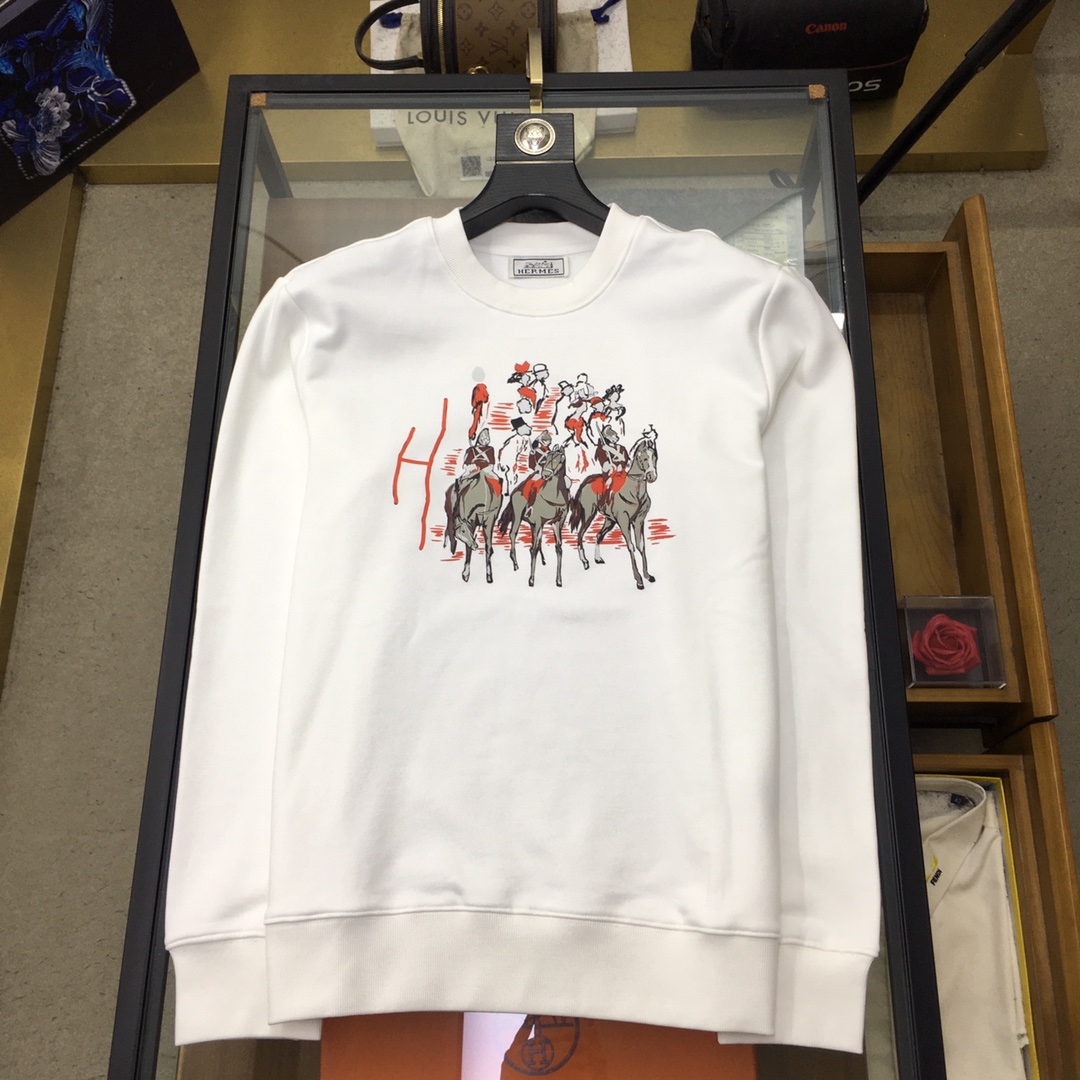  🆕新品卫衣🌹 【爱🐎士】 🆕
ss秋冬季时尚长袖卫衣 高端定制经典系列，时尚有型 📸经典圆领款式，简单