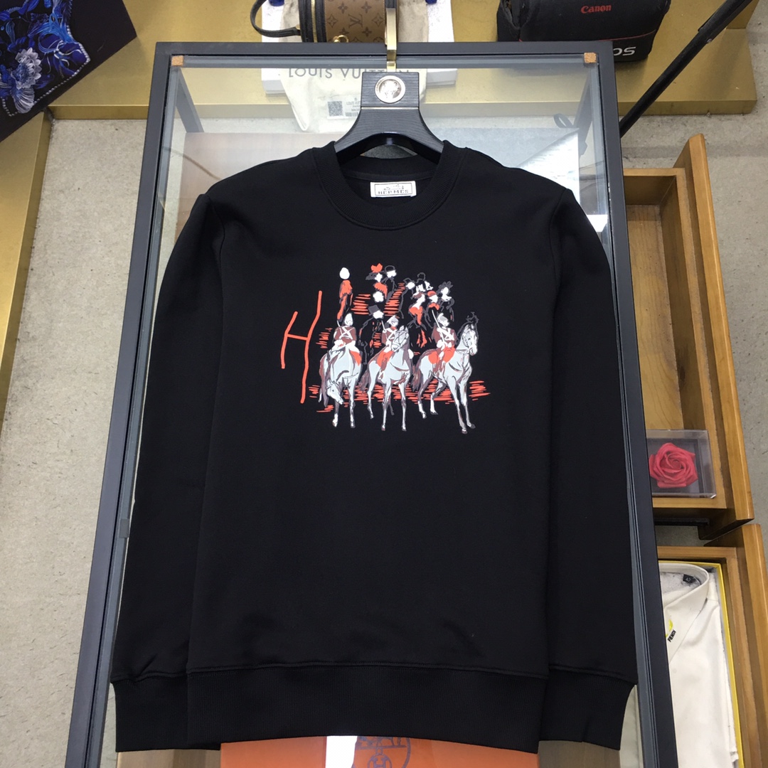  🆕新品卫衣🌹 【爱🐎士】 🆕
ss秋冬季时尚长袖卫衣 高端定制经典系列，时尚有型 📸经典圆领款式，简单