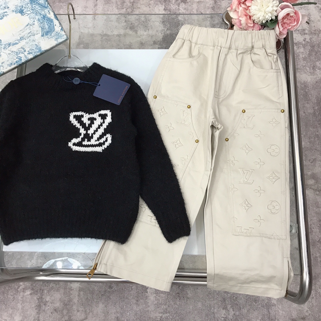 LOUI* & VUITTO* Large Logo Wool Sweaters in Black Almond, Sizes 100-165 - 图片 2