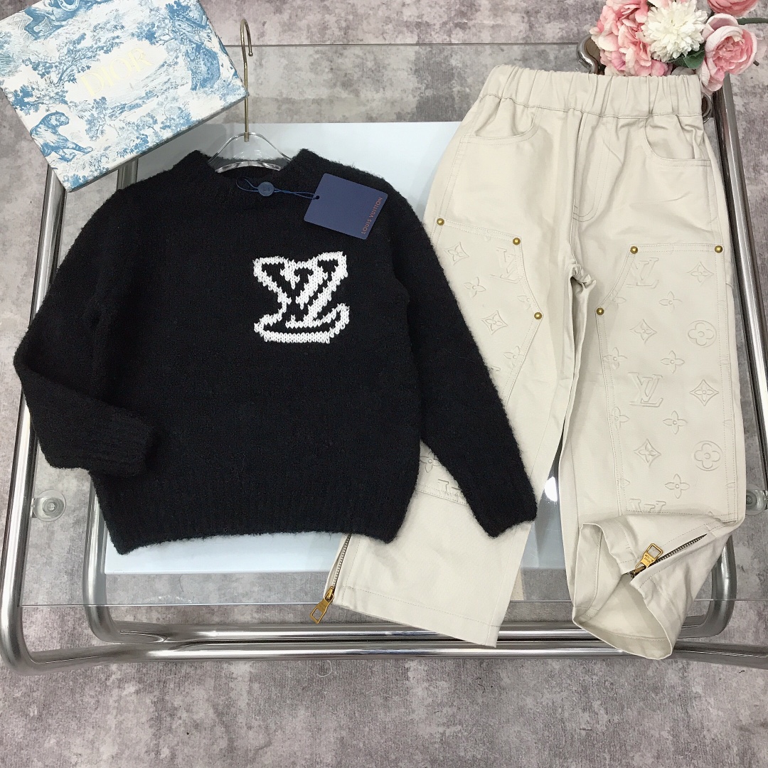 LOUI* & VUITTO* Large Logo Wool Sweaters in Black Almond, Sizes 100-165 - 图片 5
