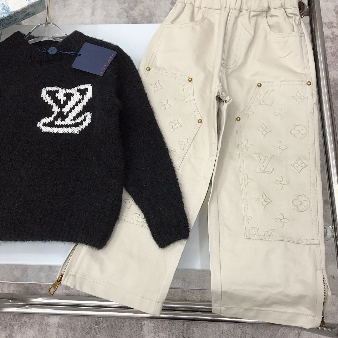 LOUI* & VUITTO* Large Logo Wool Sweaters in Black Almond, Sizes 100-165 - 图片 6