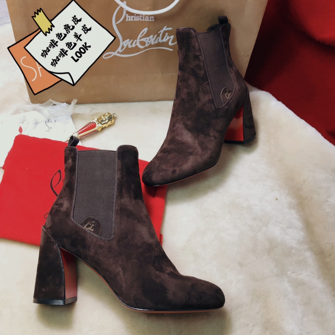 NO:100368,High-end customized autumn and winter boot series!  H8.5Cm, size 35-42. Leather sole. 319-16. Deep coffee deer skin, laser letters in deep coffee sheepskin. Official website picture Standard European code Reference:319-16 Color:brown/brown Material:cowhide Lining:sheep leather Heel height:8.5Cm Sole:leather sole Size:EUR 35-42 (US 4-11):,,christian louboutin,boots,sheepskin,Leather soles19860909高端订制 秋冬靴系列！ H8.5Cm,尺码35-42码.真皮大底.319－16.深咖鹿皮,深咖羊皮里激光字母.官网图 标准欧码 Reference:319－16 Color:brown/brown Material:cowhide Lining:sheep leather Heel heigh:8.5Cm Sole:leather sole Size:EUR 35－42（US 4一11) :,,christian louboutin,boots,sheepskin,Leather soles,Women's Shoes