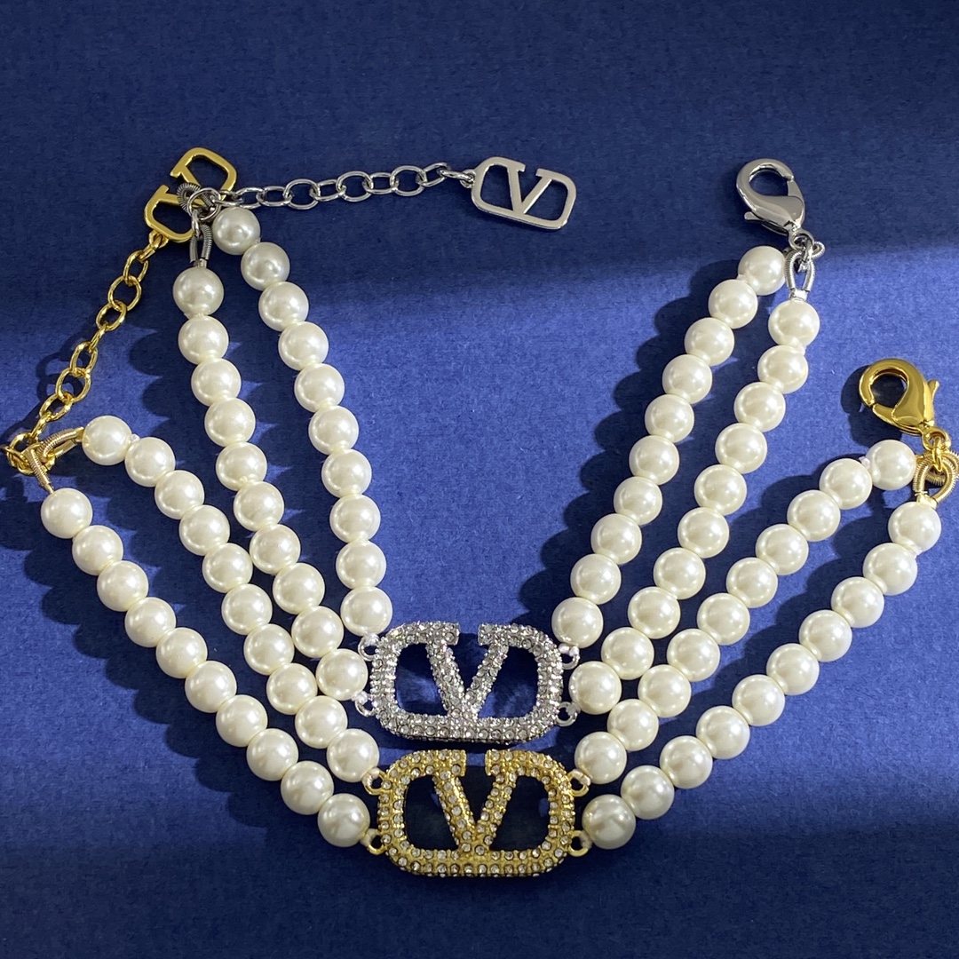 Valentino’s Fashion: HL92 p300 V Letter Pearl Bracelets in 18k Gold & Brass Plating