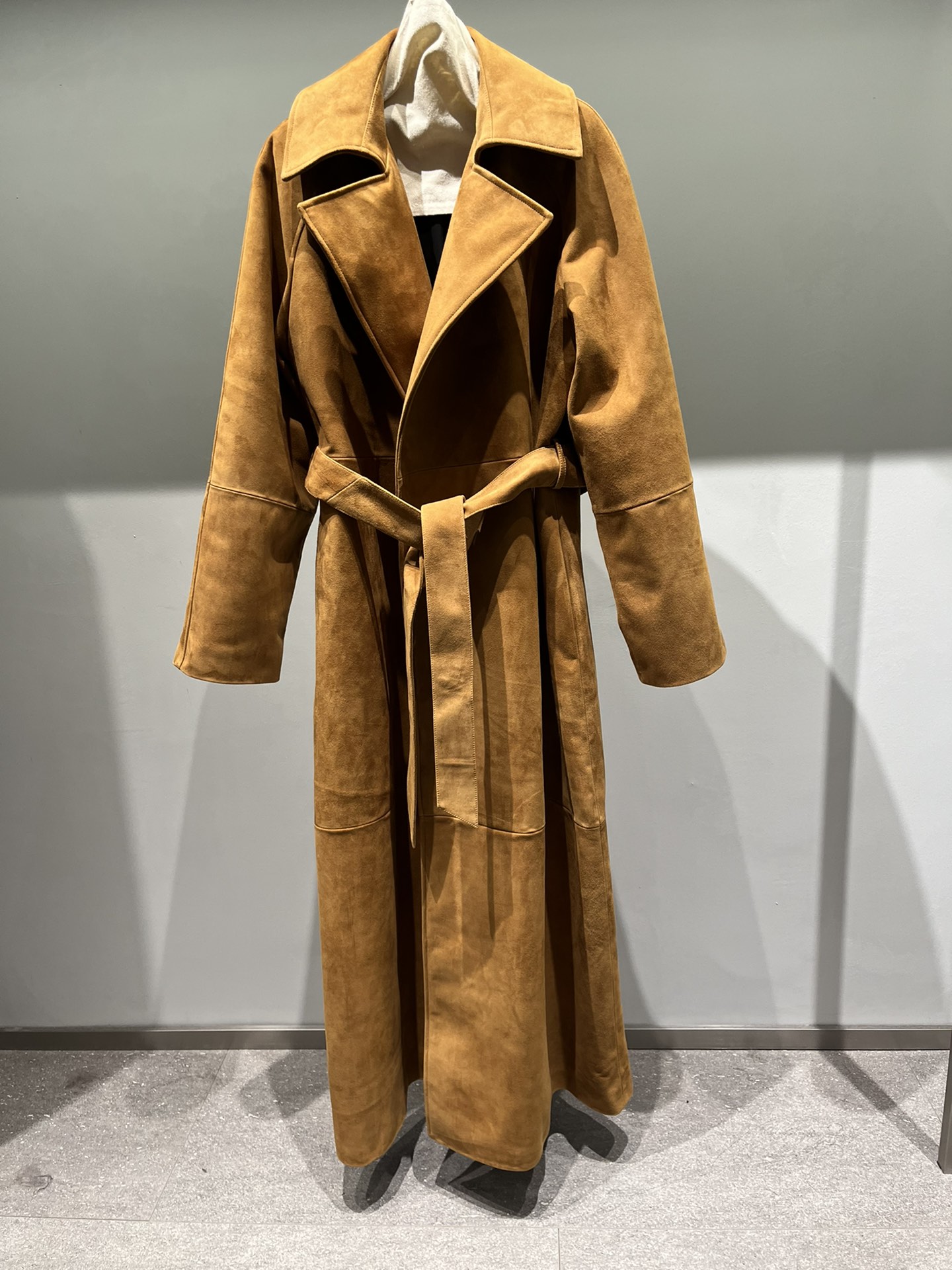 NO:721763,the row extra-long sheepskin suede windbreaker, improved lining version, avoids many problems ~ can be made in camel, dark brown, light brown, gray, black, women's clothing, sheepskin,19860909the row 超长羊皮绒面风衣,改良里布版,避免很多问题哈～驼色,深咖,浅棕,灰色,黑色都可以做,女装,sheepskin,,Women's clothing