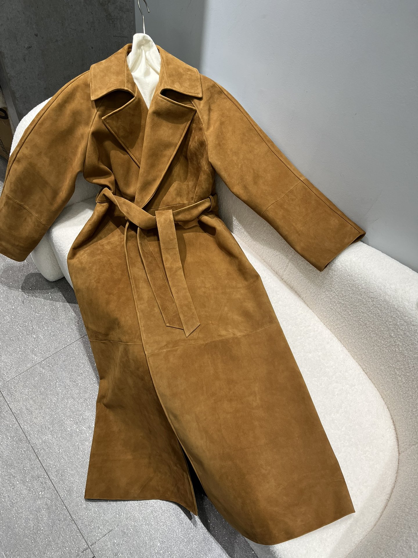NO:721775,Sheepskin cut with large opening, the material is very sufficient, size S M L, the version is very large, only the belt, there is no limit on the bust, so you don't have to choose your figure, it is very long, the clothes are very heavy, not suitable for short people, women's clothing, sheepskin,19860909大开张羊皮裁剪,用料非常足 尺寸S M L,版型很大,只有腰带,胸围没有限制,所以不挑身材,很长,衣服很有份量,矮个子不合适,女装,sheepskin,,Women's clothing