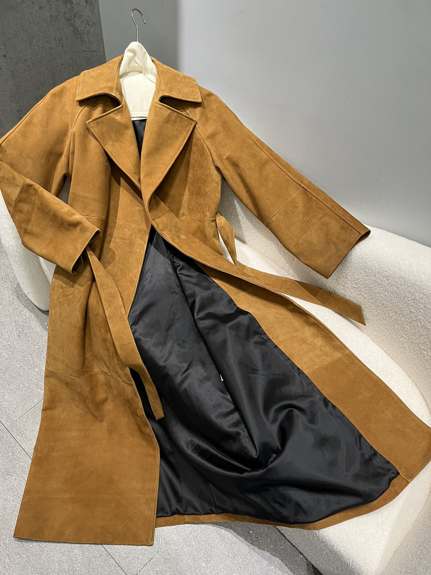 NO:721780,Sheepskin is cut with a large opening, and the material is very sufficient. Raglan sleeve design, the sleeve circumference is also very large, so the overall fit is very loose, women's clothing, sheepskin,19860909大开张羊皮裁剪,用料非常足 插肩袖设计,袖围也很大,所以整体版型很宽松,女装,sheepskin,,Women's clothing