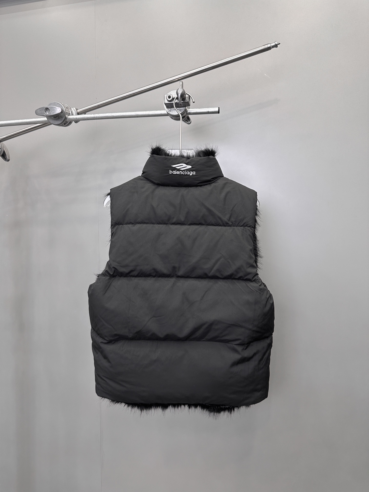 🌾NEW｜新款羽绒马甲，纯棉面布手感柔软，拼接进口环保♻️皮草，贵气十足，领口超密立体机绣logo，双面